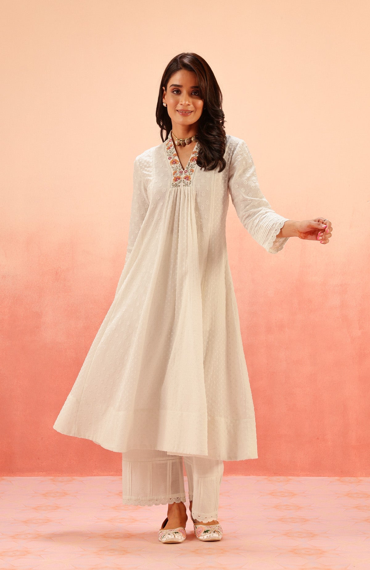 VAISHALI JAIN IN SUMANA WHITE COTTON SLUB JACQUARD HANDCRAFTED KURTA SET