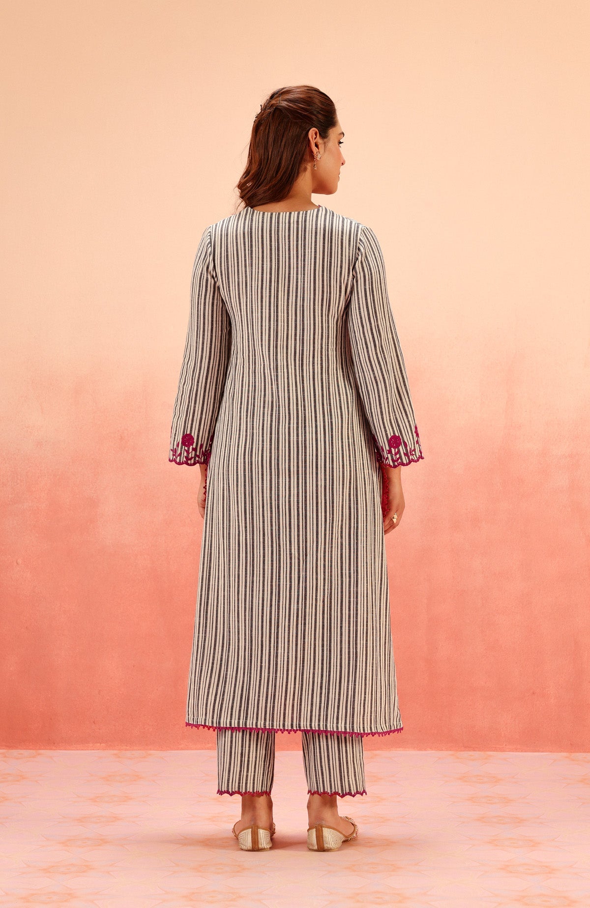 Sahiba Bali in SAANJH BLACK COTTON YARN DYED KURTA SET