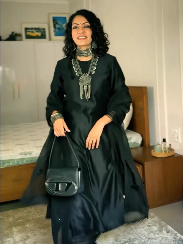 Suhana Sethi in KYRA BLACK SILK CHANDERI KURTA SET