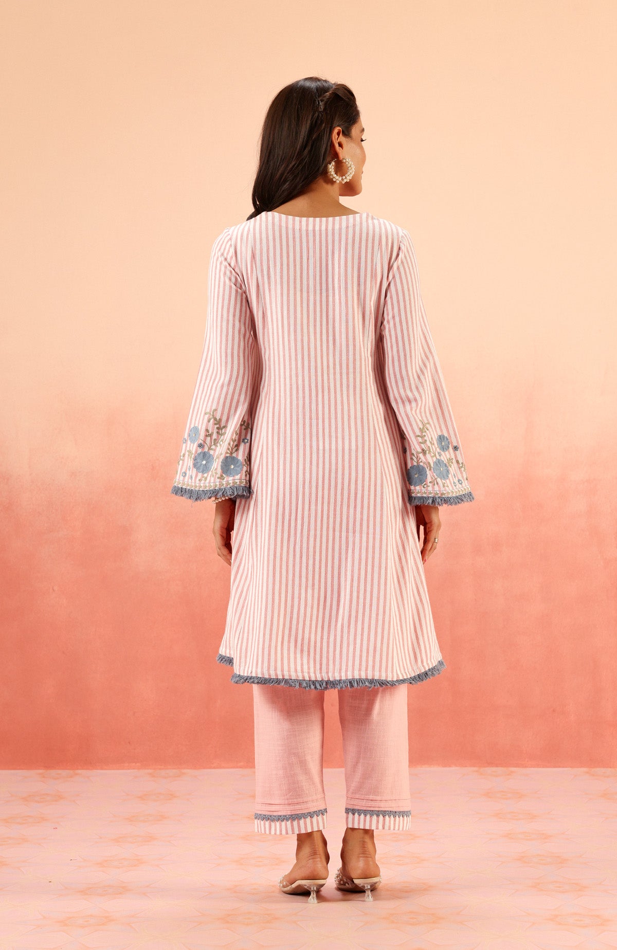 GOURI KUMAR IN SAYA PINK EMBROIDERED YARN DYED HANDCRAFTED KURTA SET