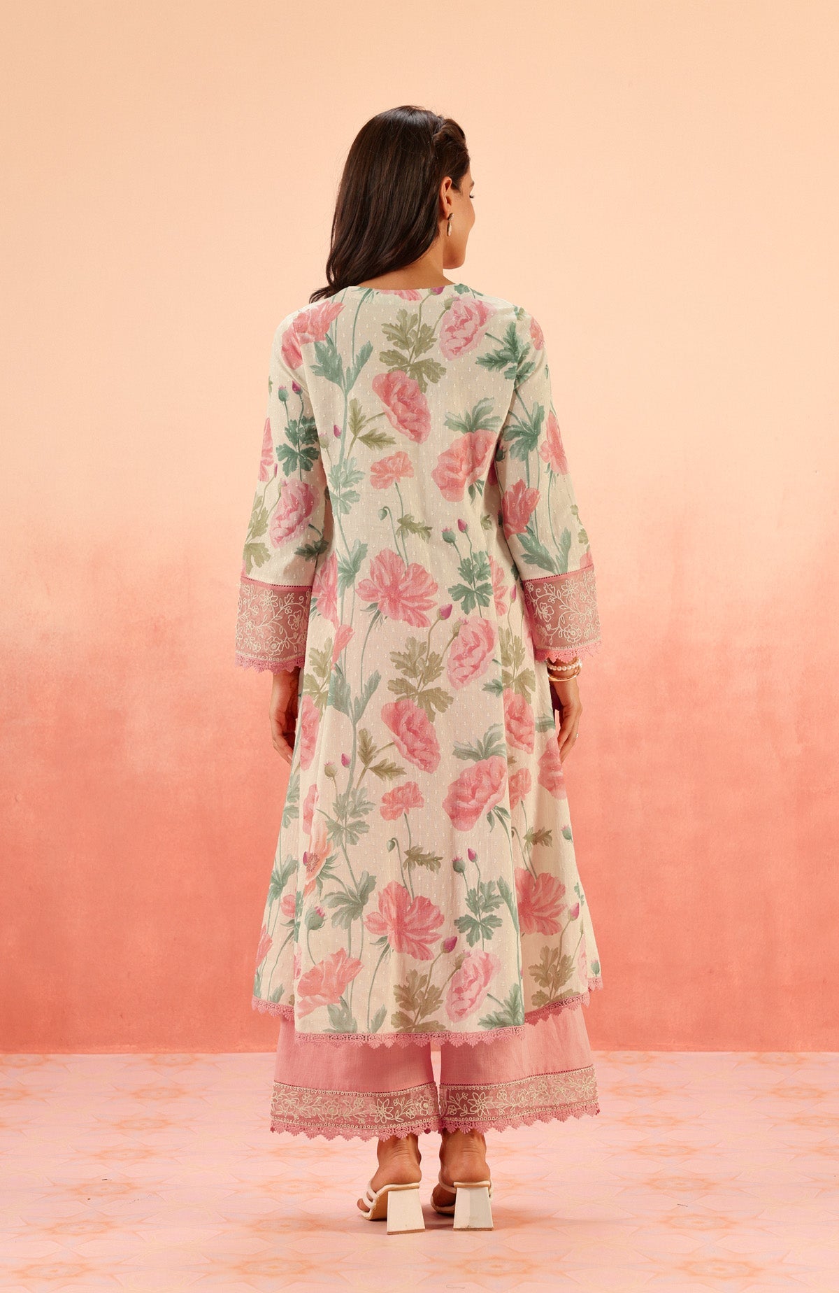 HANNA KHAN IN ANAYA PINK FLORAL PRINTED COTTON DOBBY KURTA SET