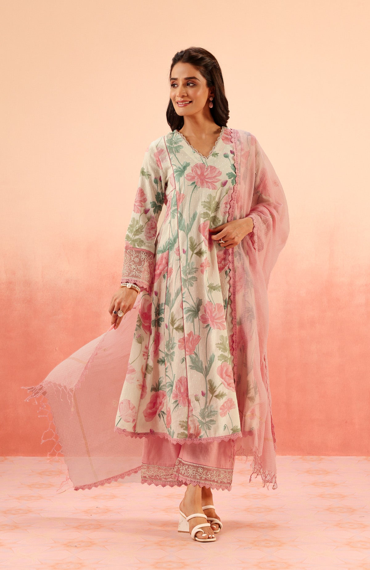 JASNOOR ANAND IN ANAYA PINK FLORAL PRINTED COTTON DOBBY KURTA SET