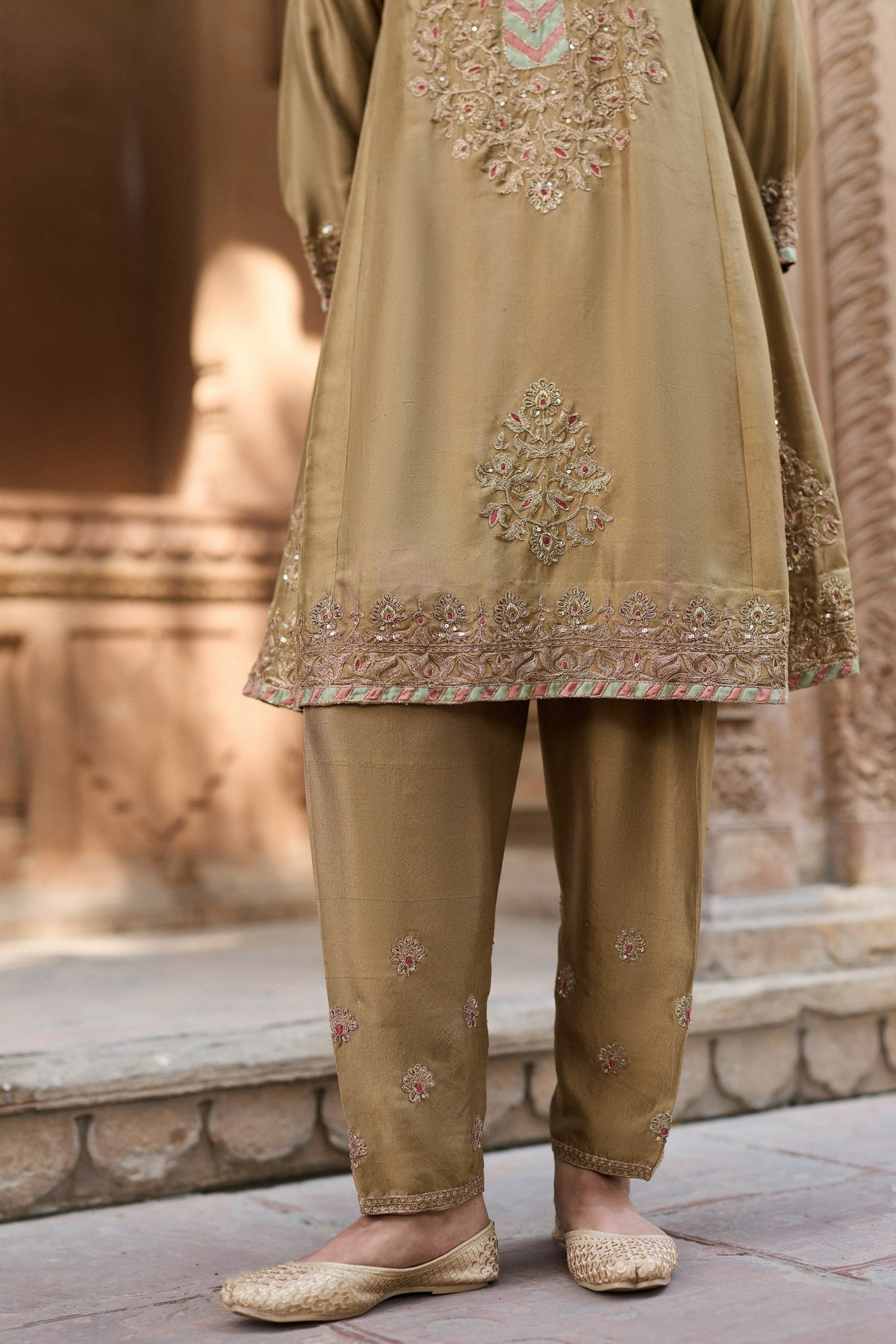 HEENA PURE SILK HANDCRAFTED GOLD CHOGA SET