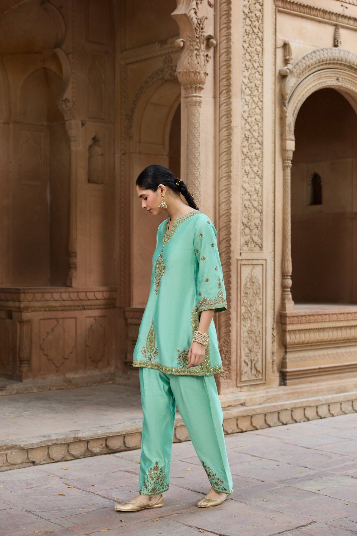 SHAHEEN SILK CHANDERI HANDCRAFTED TURQUOISE KURTA SET WITH FARSHI SALWAR