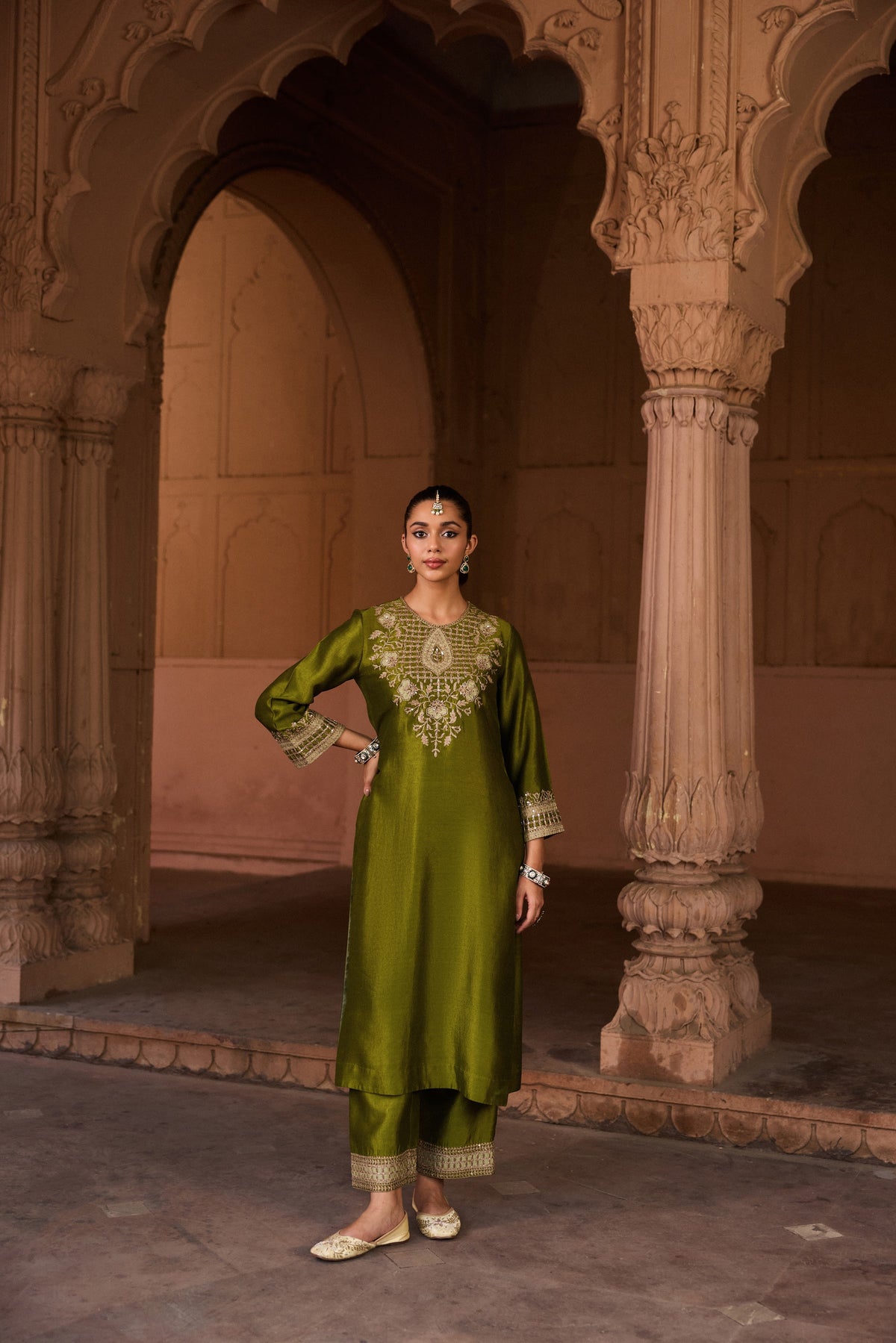 DEVYANI PURE SILK HANDCRAFTED OLIVE GREEN STRAIGHT KURTA SET