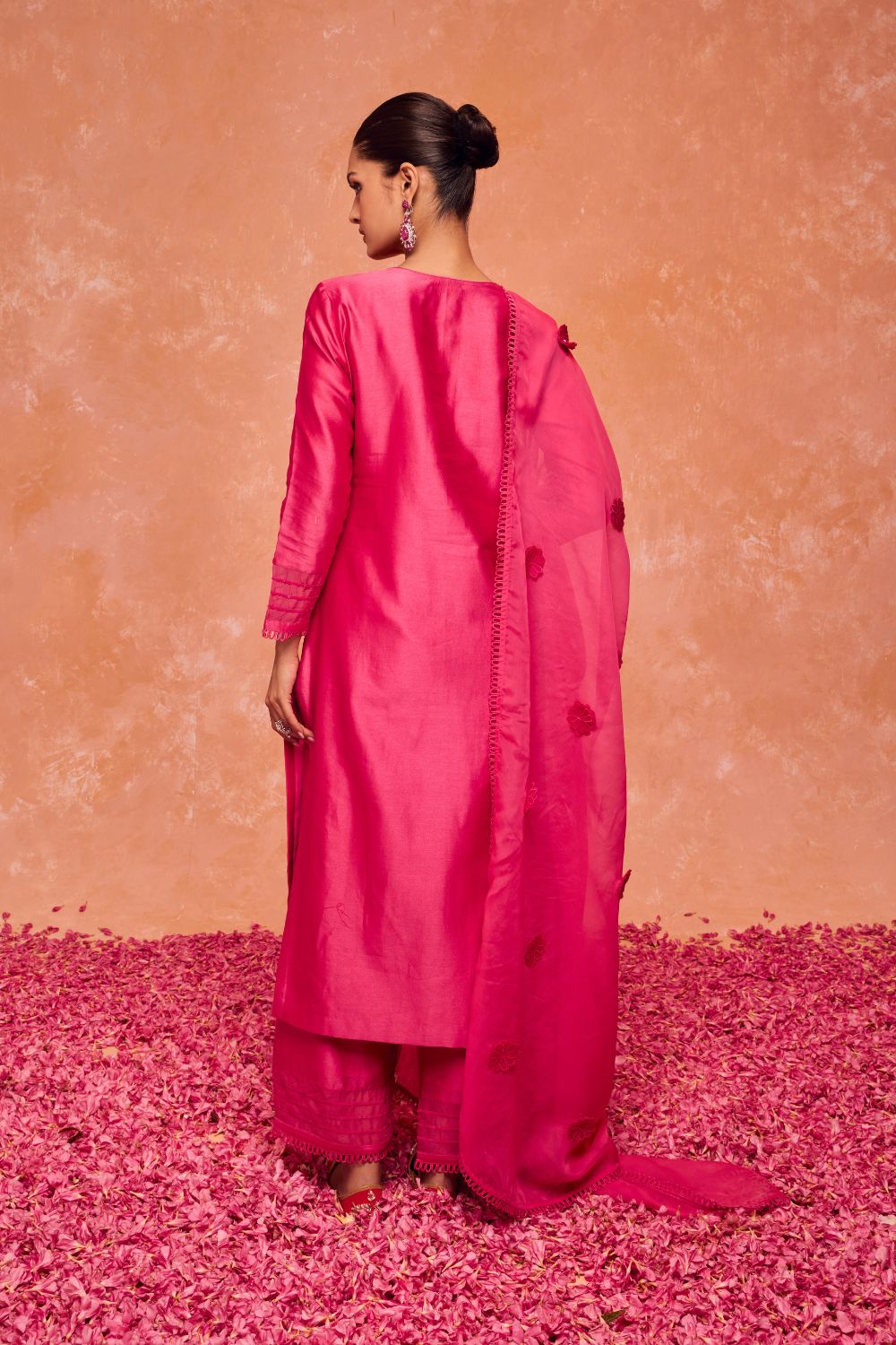 ISHIKA BANA IN KYRA PINK SILK CHANDERI HANDCRAFTED KURTA SET