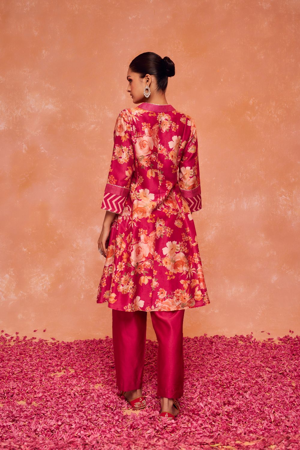 GULNAZ PINK FLORAL PRINTED SILK CHANDERI KURTA SET