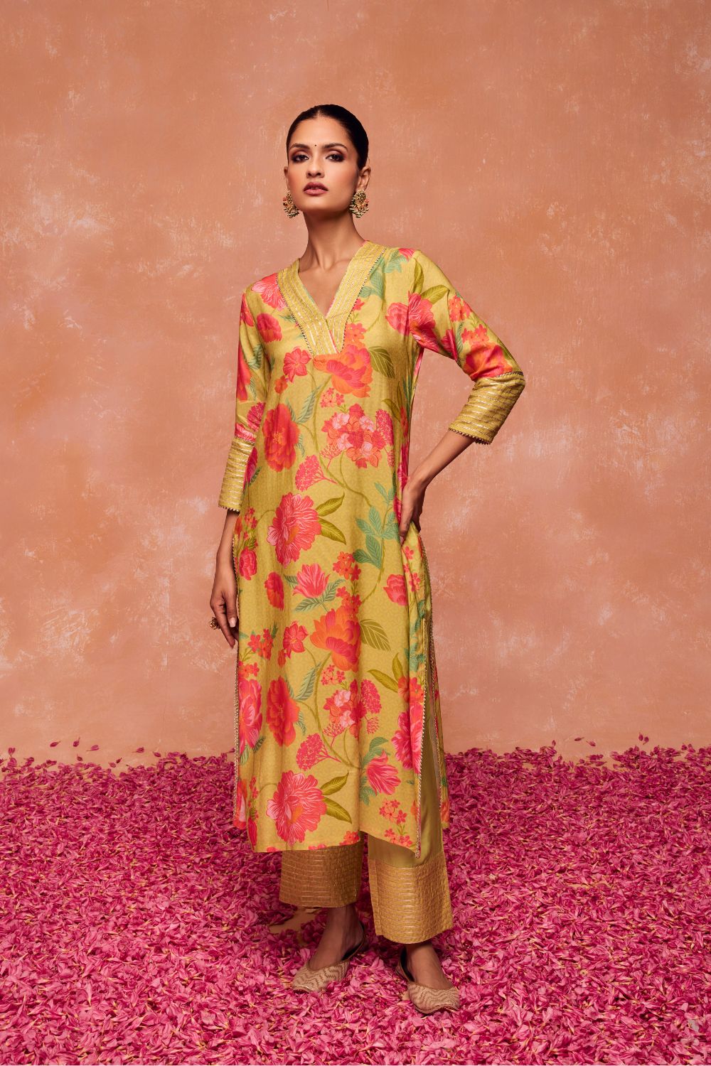 JUHI GREEN FLORAL PRINTED KURTA SET