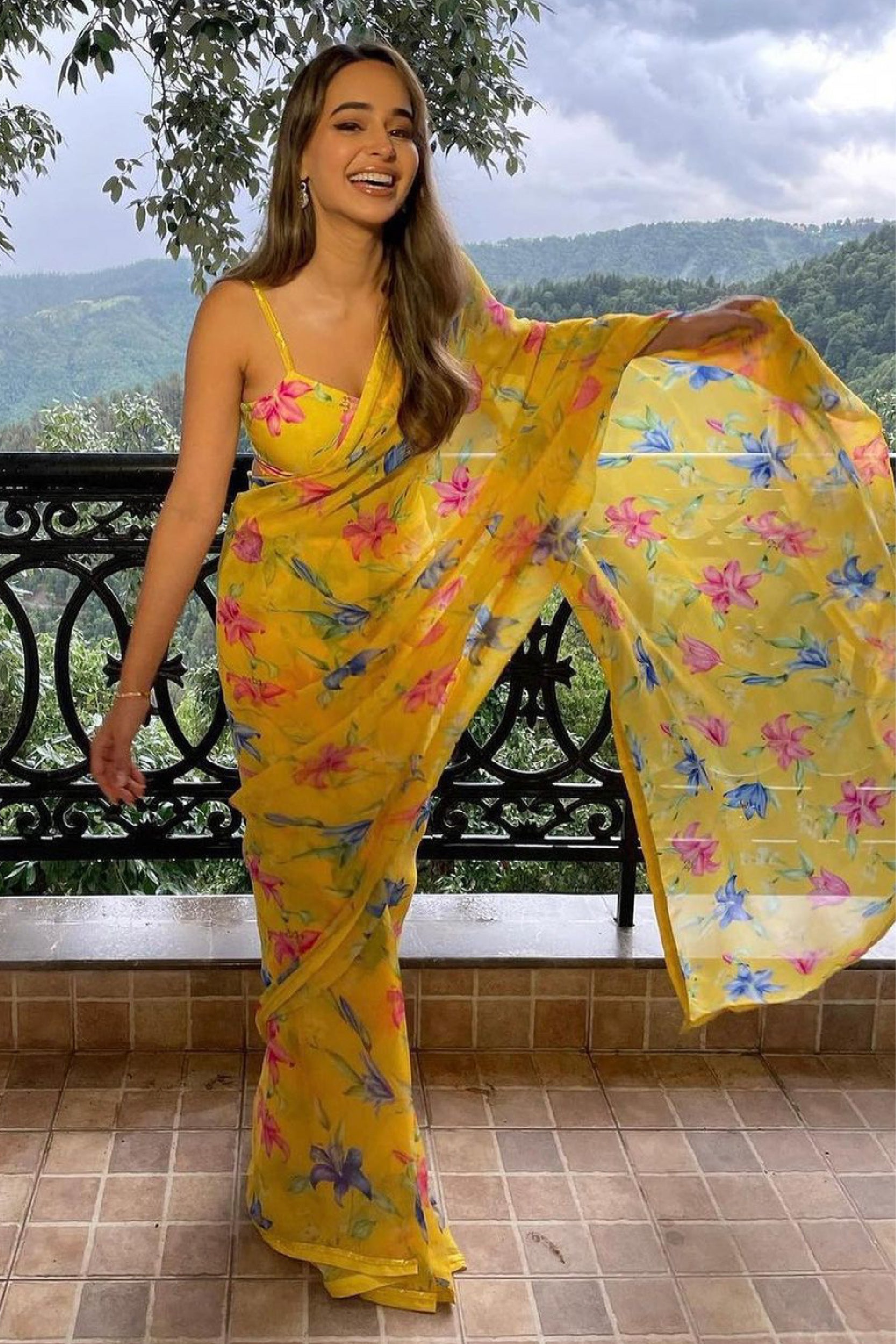 ARUSHI MEHRA IN AISHA YELLOW FLORAL PRINTED HANDCRAFTED ORGANZA SAREE