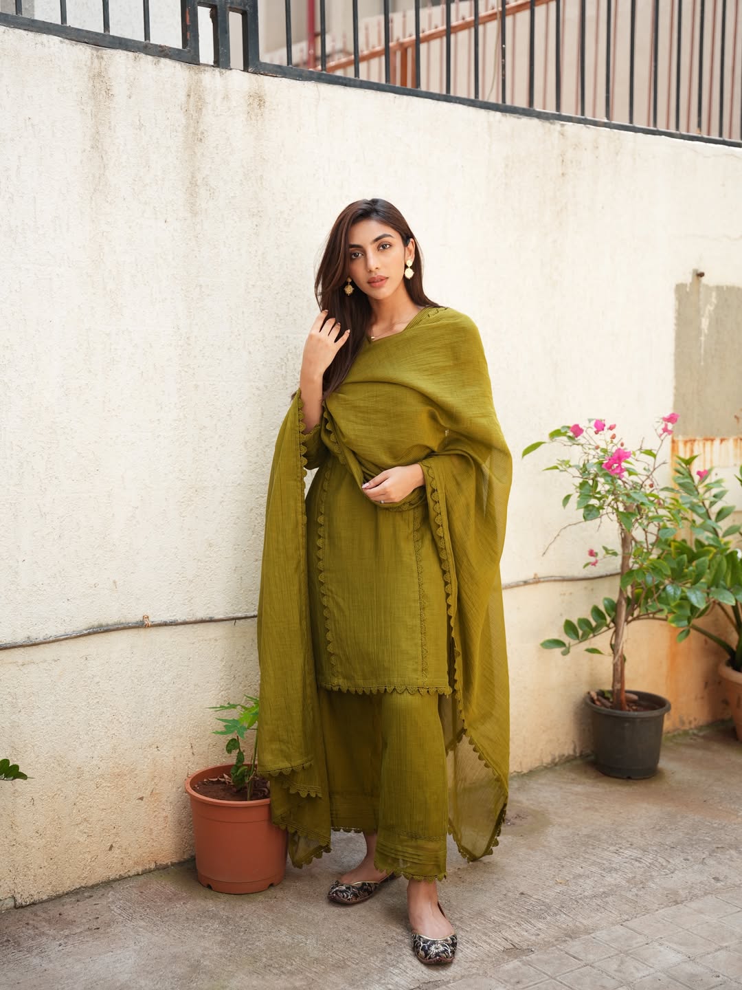 Mallaikaa Chheda in Amara Olive Green Cotton-Silk Chanderi Kurta Set