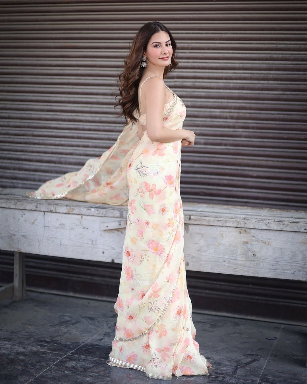AMYRA DASTUR IN AASHI YELLOW FLORAL PRINTED HANDCRAFTED ORGANZA SAREE