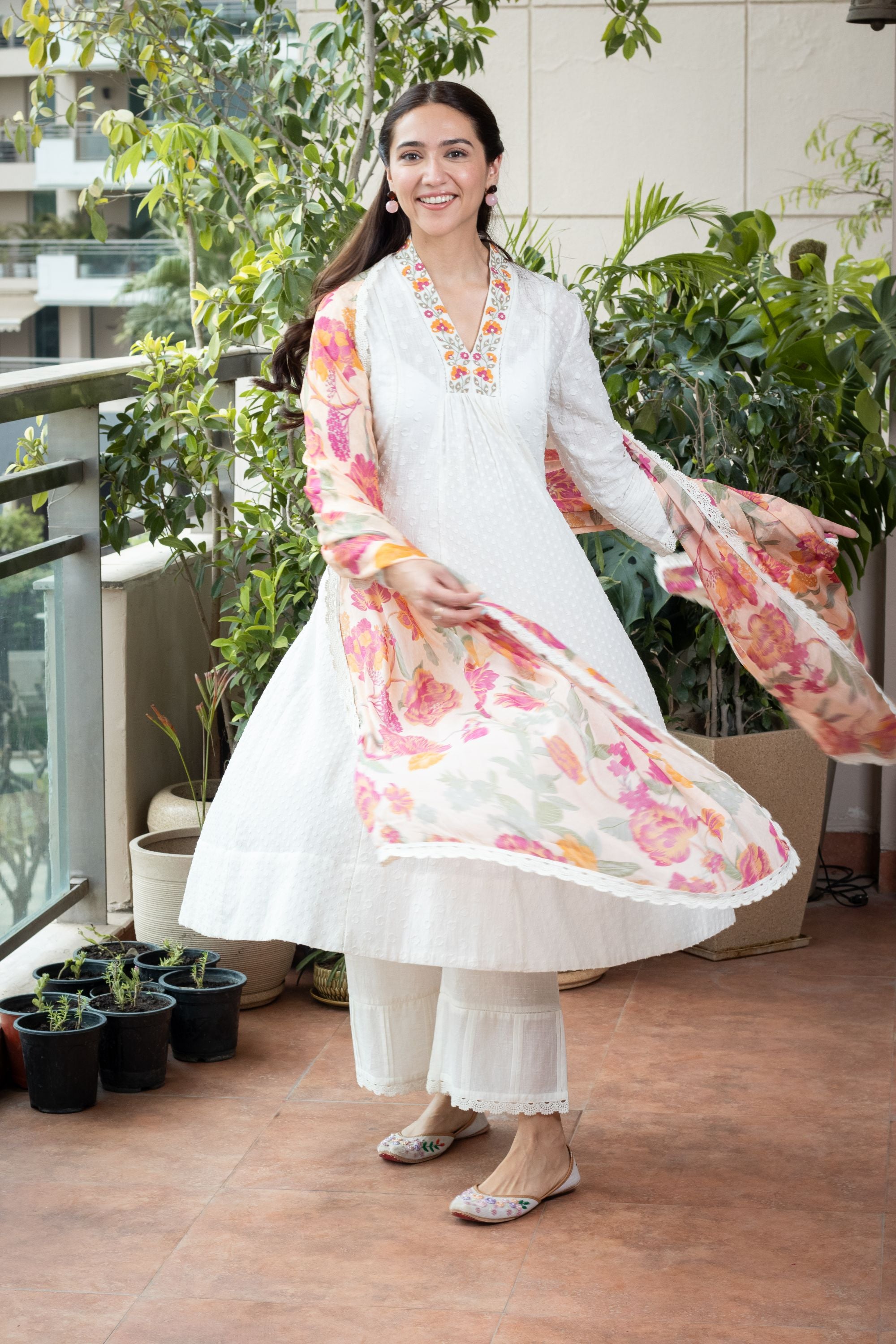 Sahiba Bali IN SUMANA WHITE COTTON SLUB JACQUARD HANDCRAFTED KURTA SET