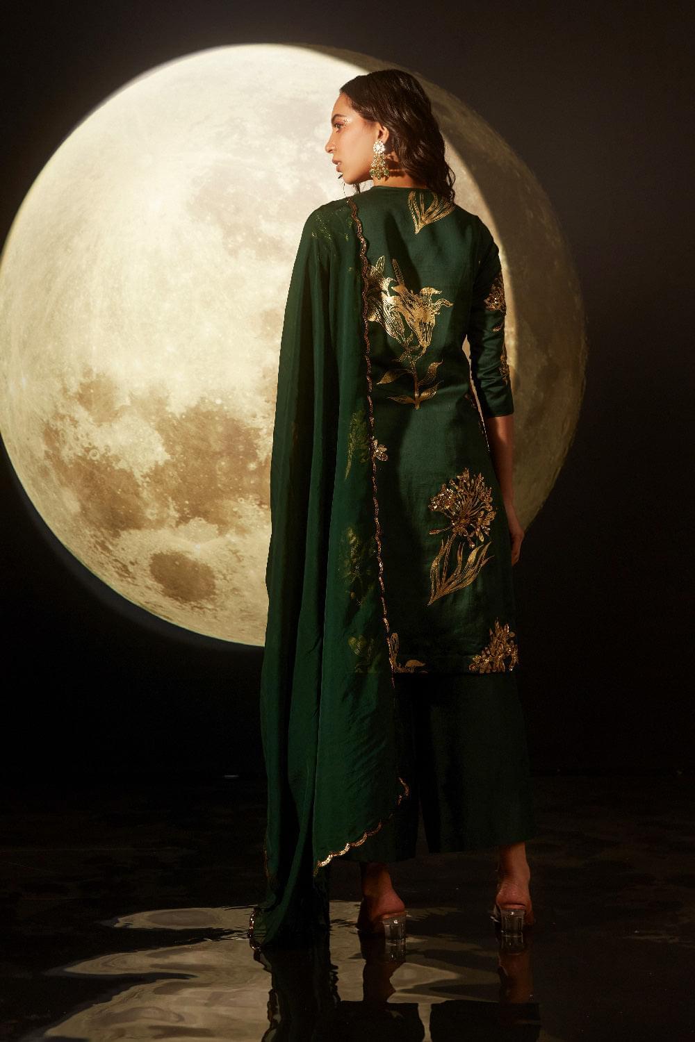 DEEPTI DHILLON IN DIYA EMERALD GREEN FOIL PRINTED HANDCRAFTED KURTA SET