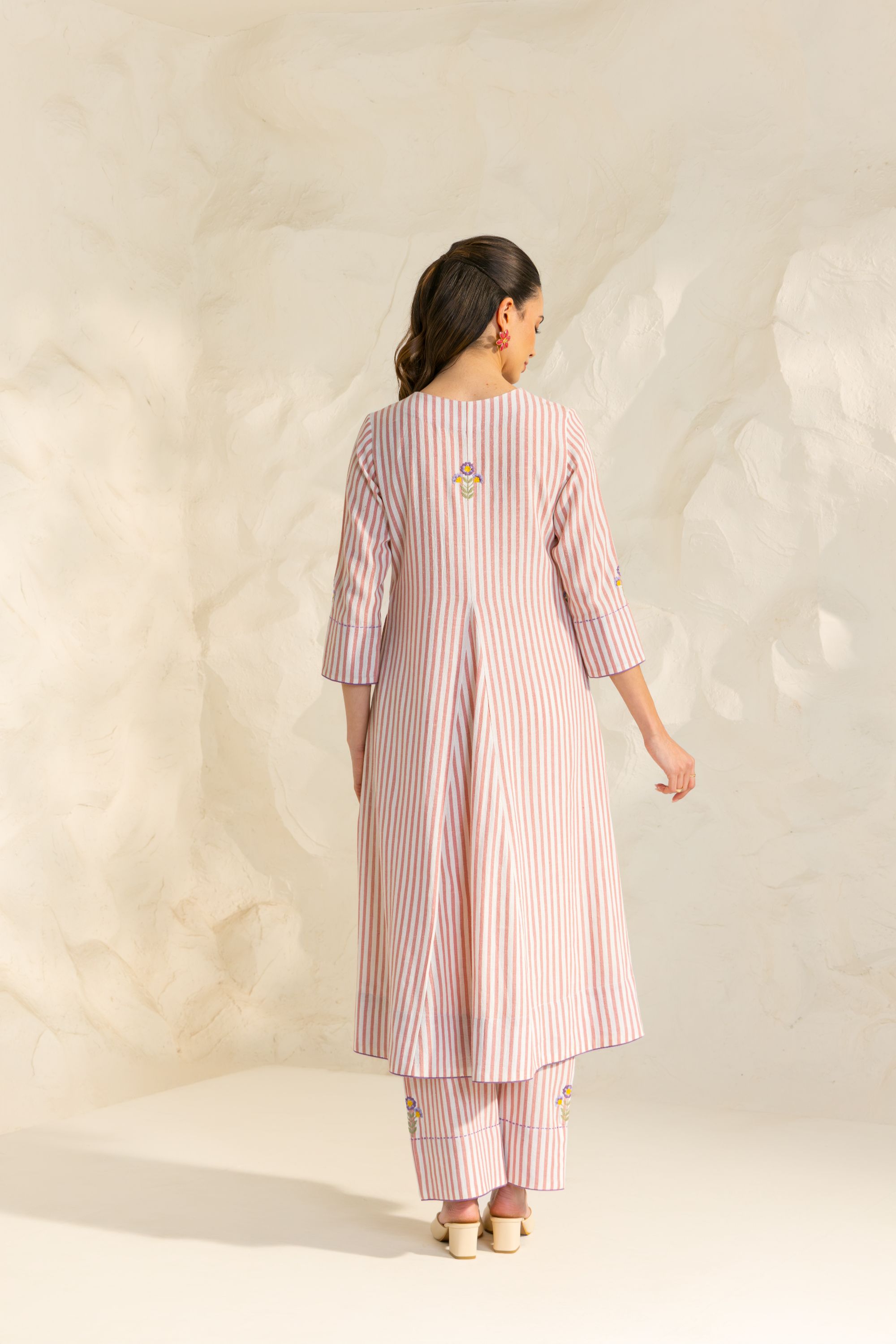 Zaria Pink Embroidered Yarn Dyed Handcrafted Kurta Set