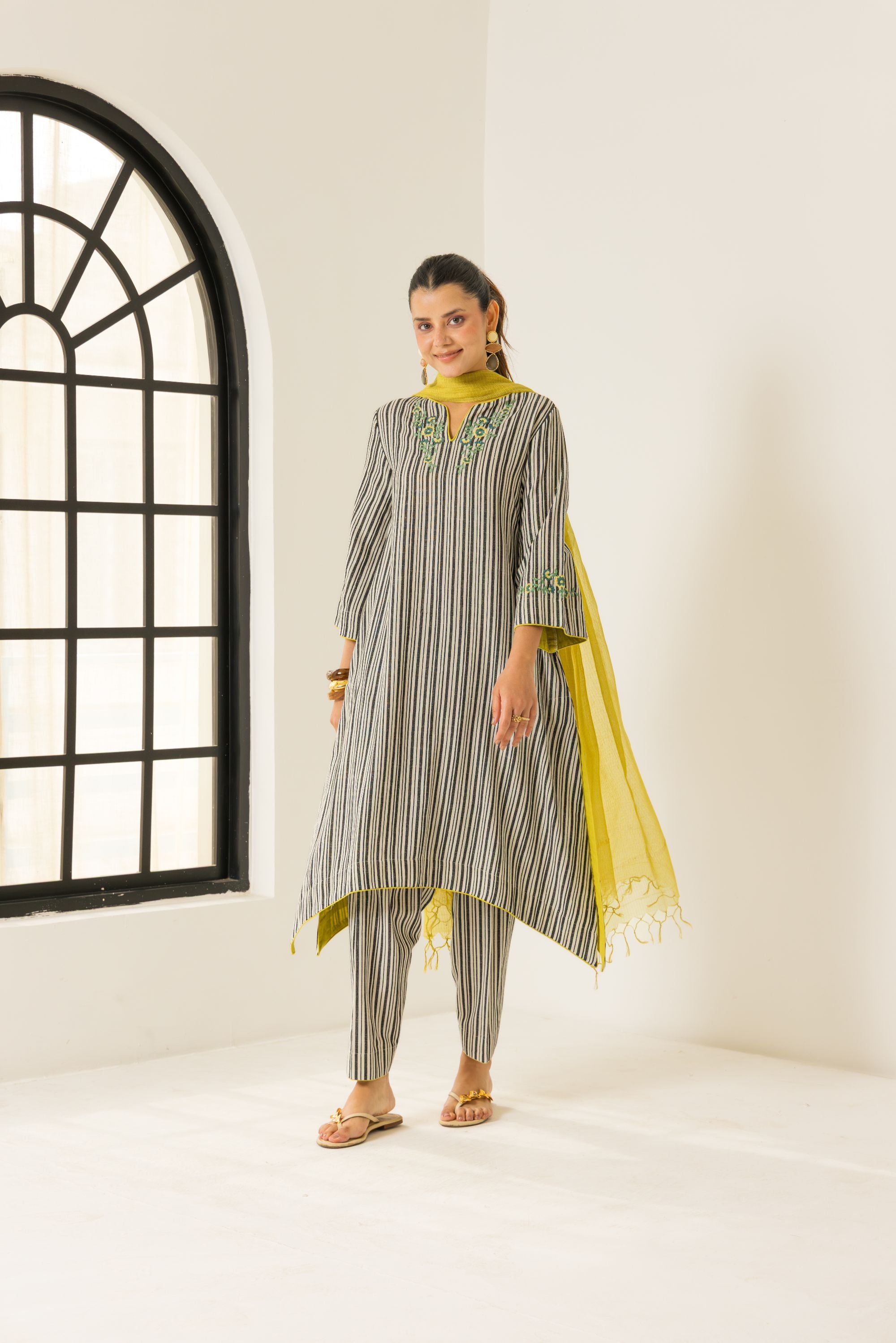 Savera Ivory & Black Embroidered Yarn Dyed Handcrafted High Low Kurta set