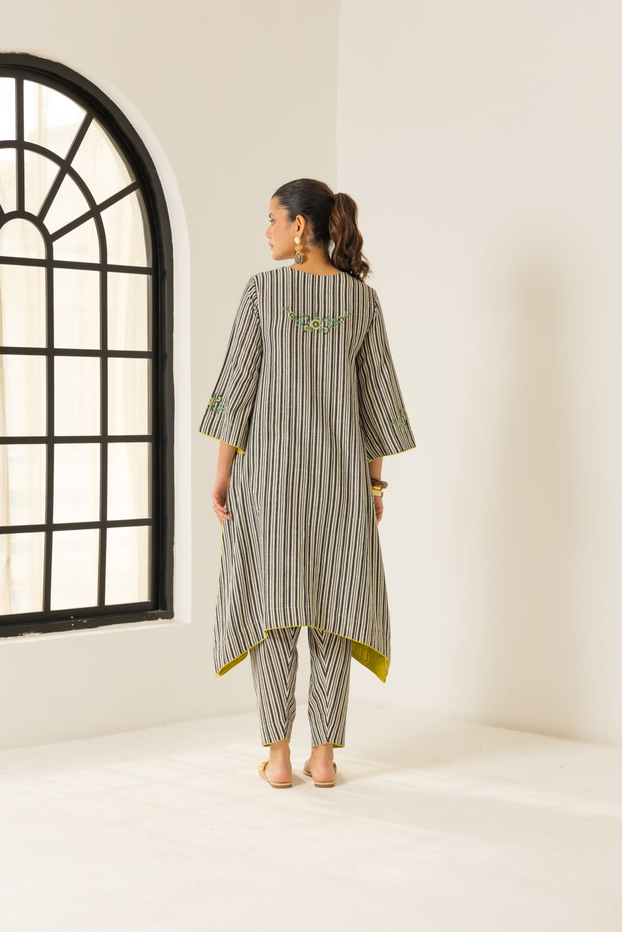 Savera Ivory & Black Embroidered Yarn Dyed Handcrafted High Low Kurta set