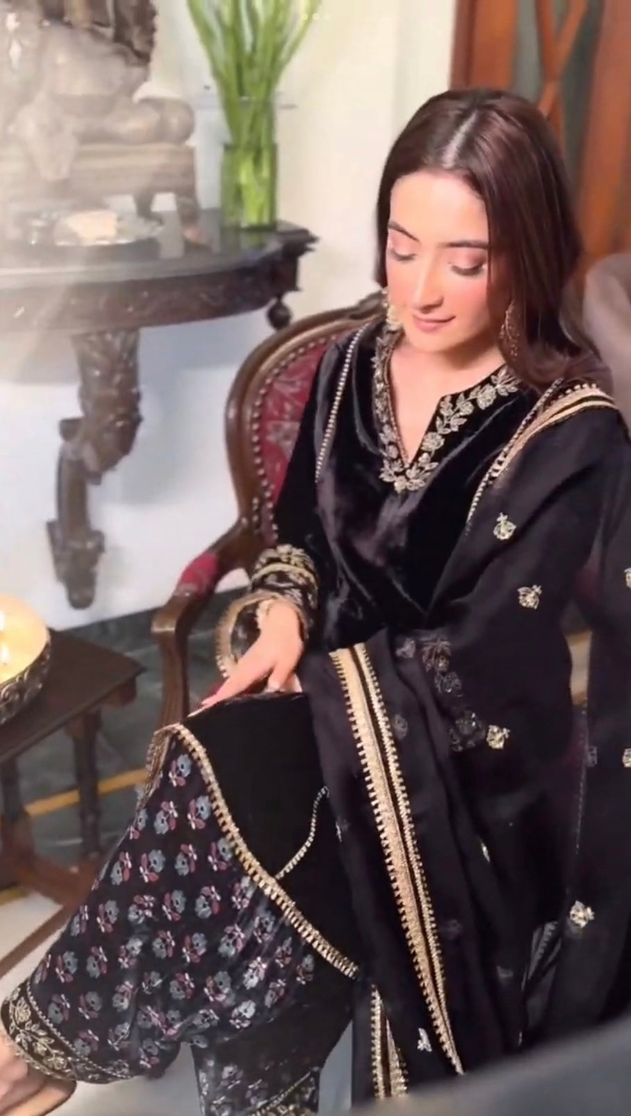 ITIKA ARORA IN ZIYA BLACK SILK VELVET HANDCRAFTED KURTA SET