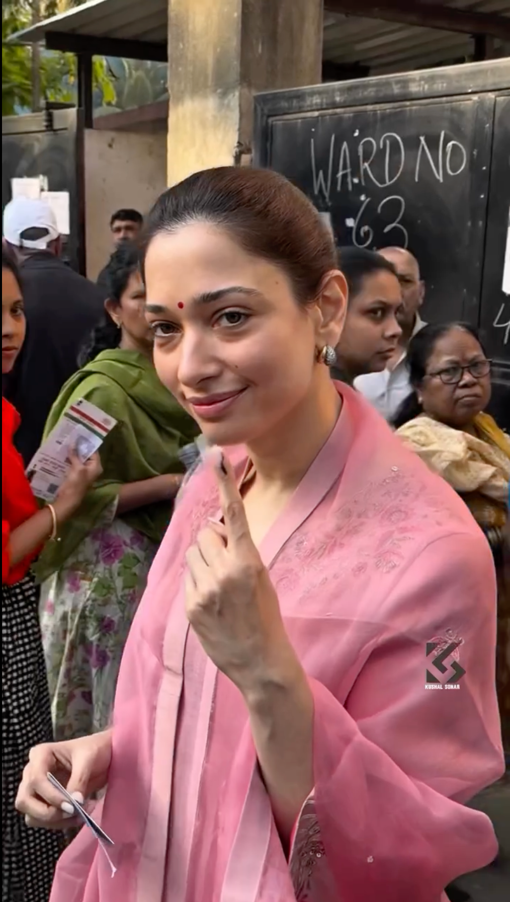 TAMANNAH BHATIA IN SAANVI PINK HANDCRAFTED TISSUE KURTA SET