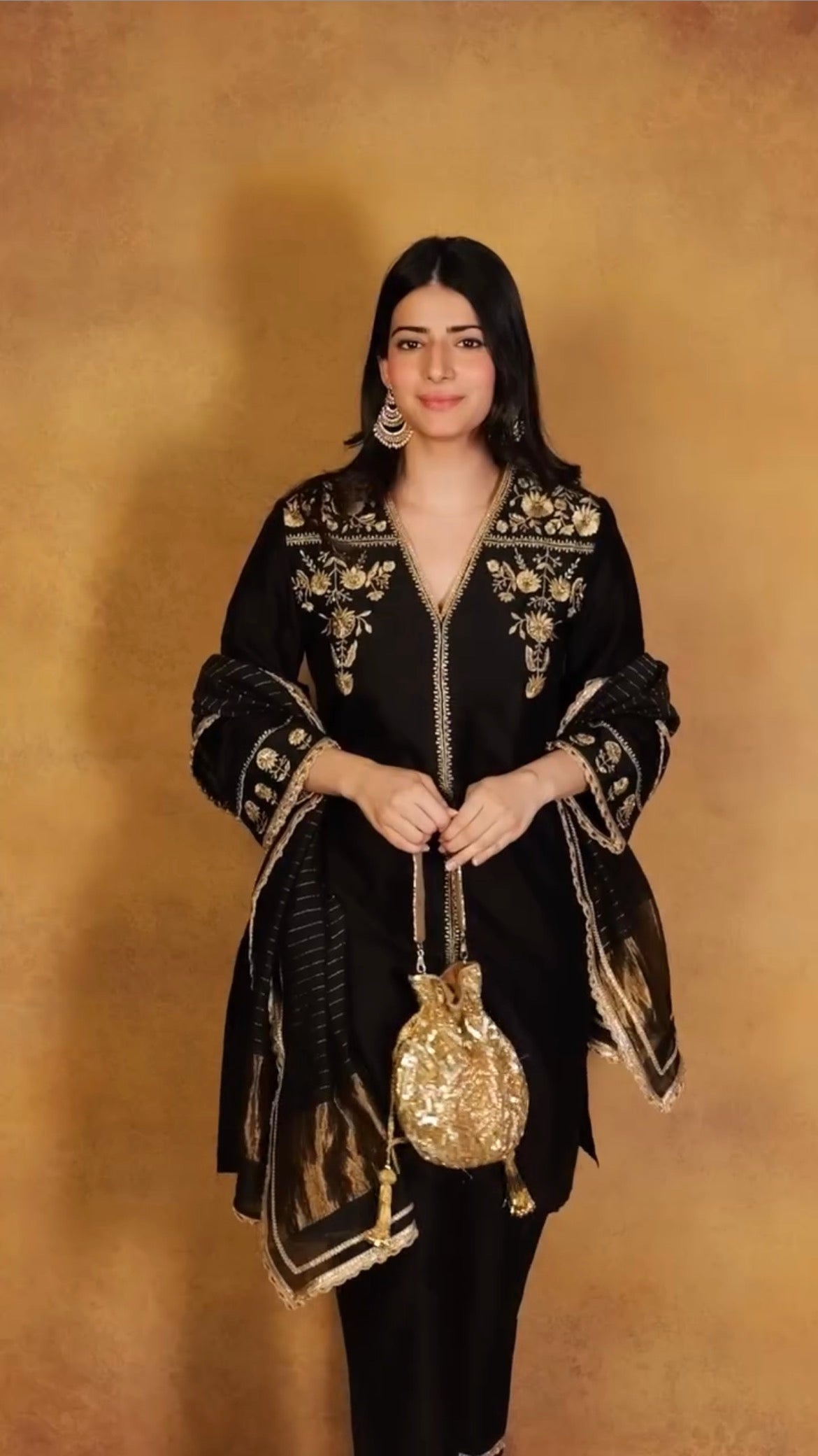 KASHNI KAPOOR IN ZAHRA BLACK SILK CHANDERI HANDCRAFTED KURTA SET