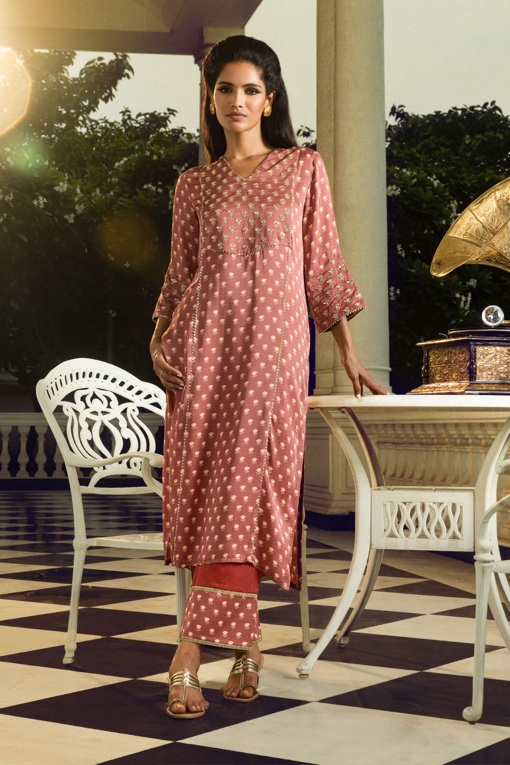 QALA MAROON FLORAL HANDCRAFTED BUTI KURTA SET (READY TO SHIP)