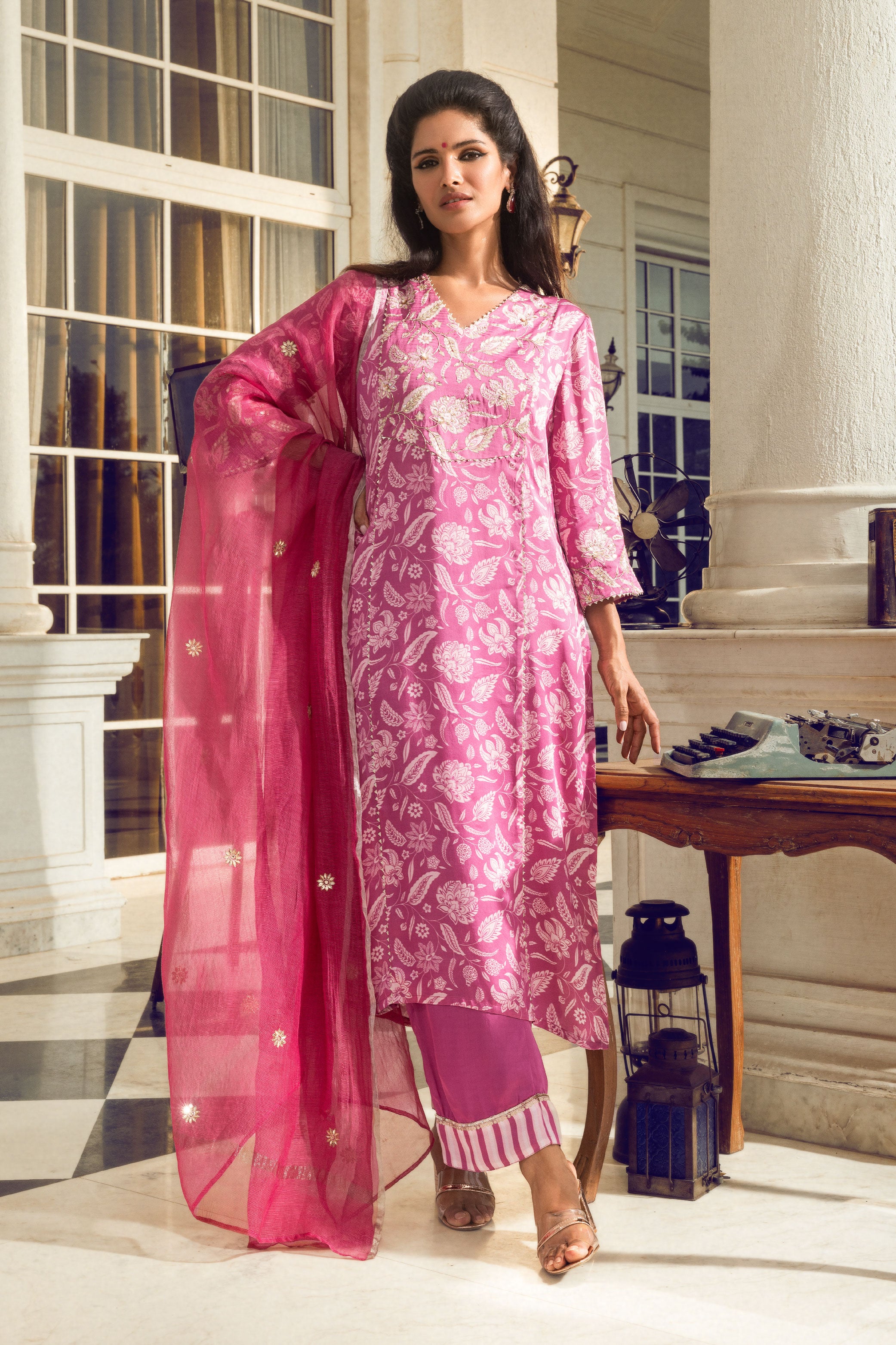 JASNOOR ANAND IN REBA PINK FLORAL PRINTED HANDCRAFTED KURTA SET
