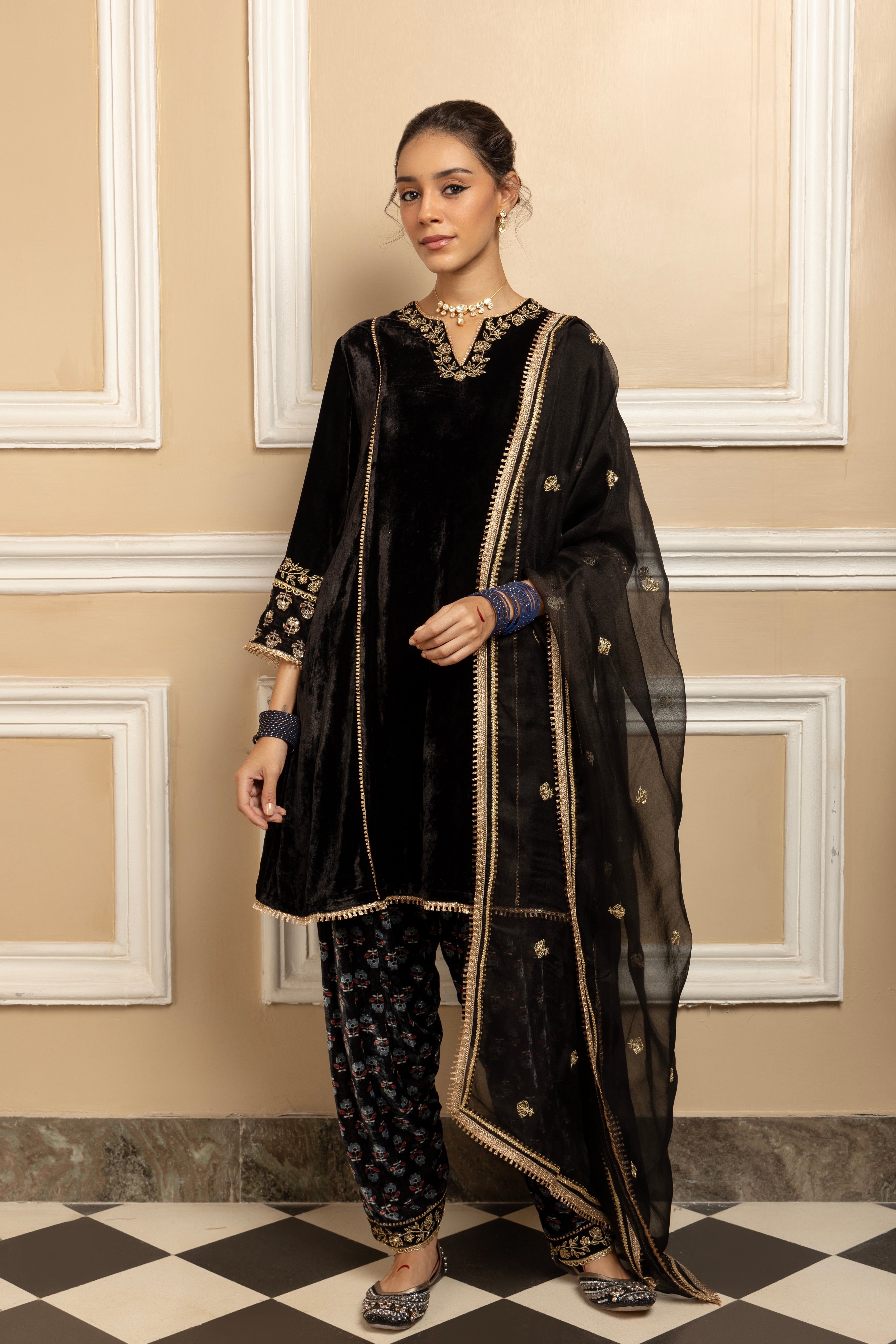 ITIKA ARORA IN ZIYA BLACK SILK VELVET HANDCRAFTED KURTA SET