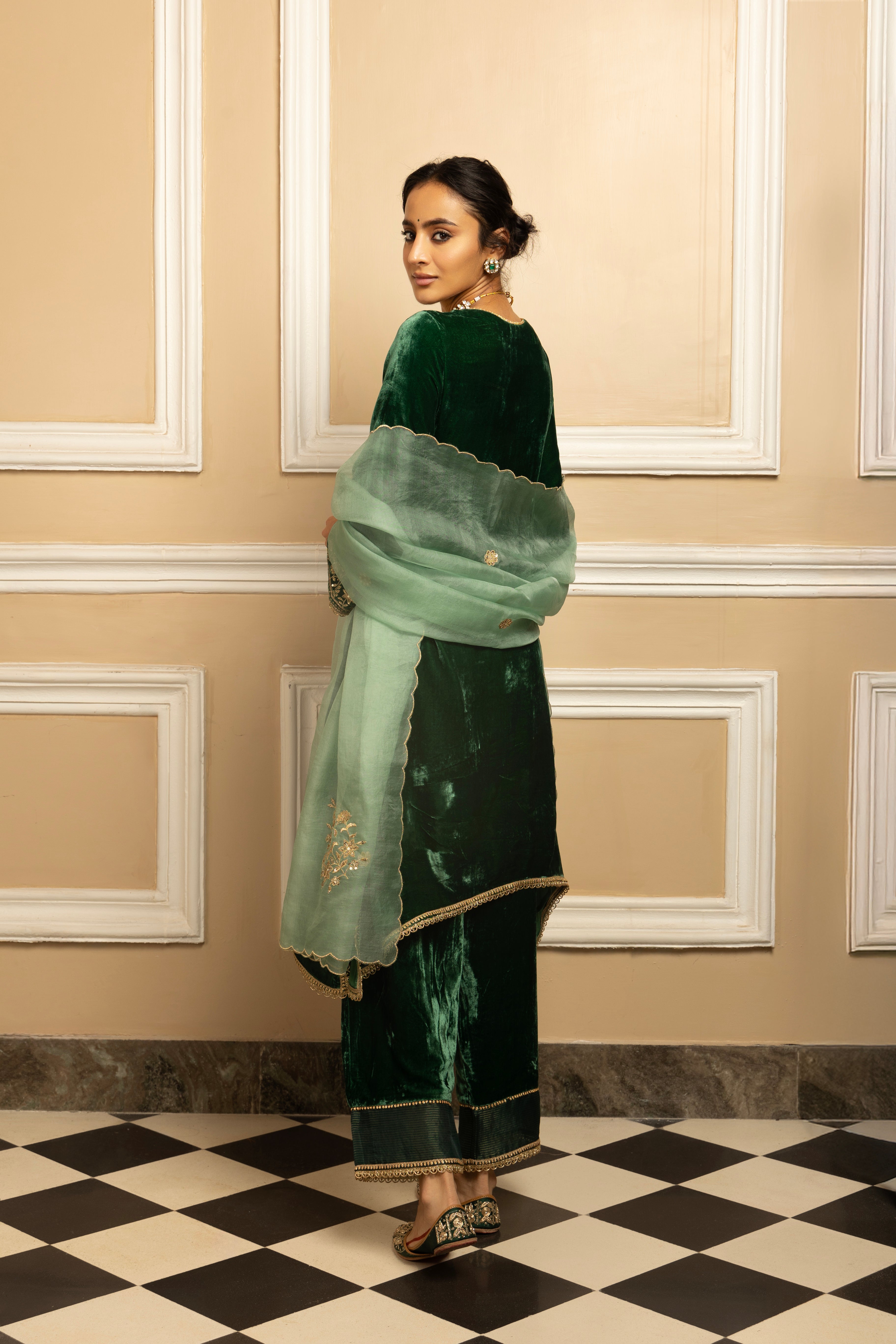 ARUSHI MEHRA IN MEHFIL GREEN SILK VELVET HANDCRAFTED KURTA SET