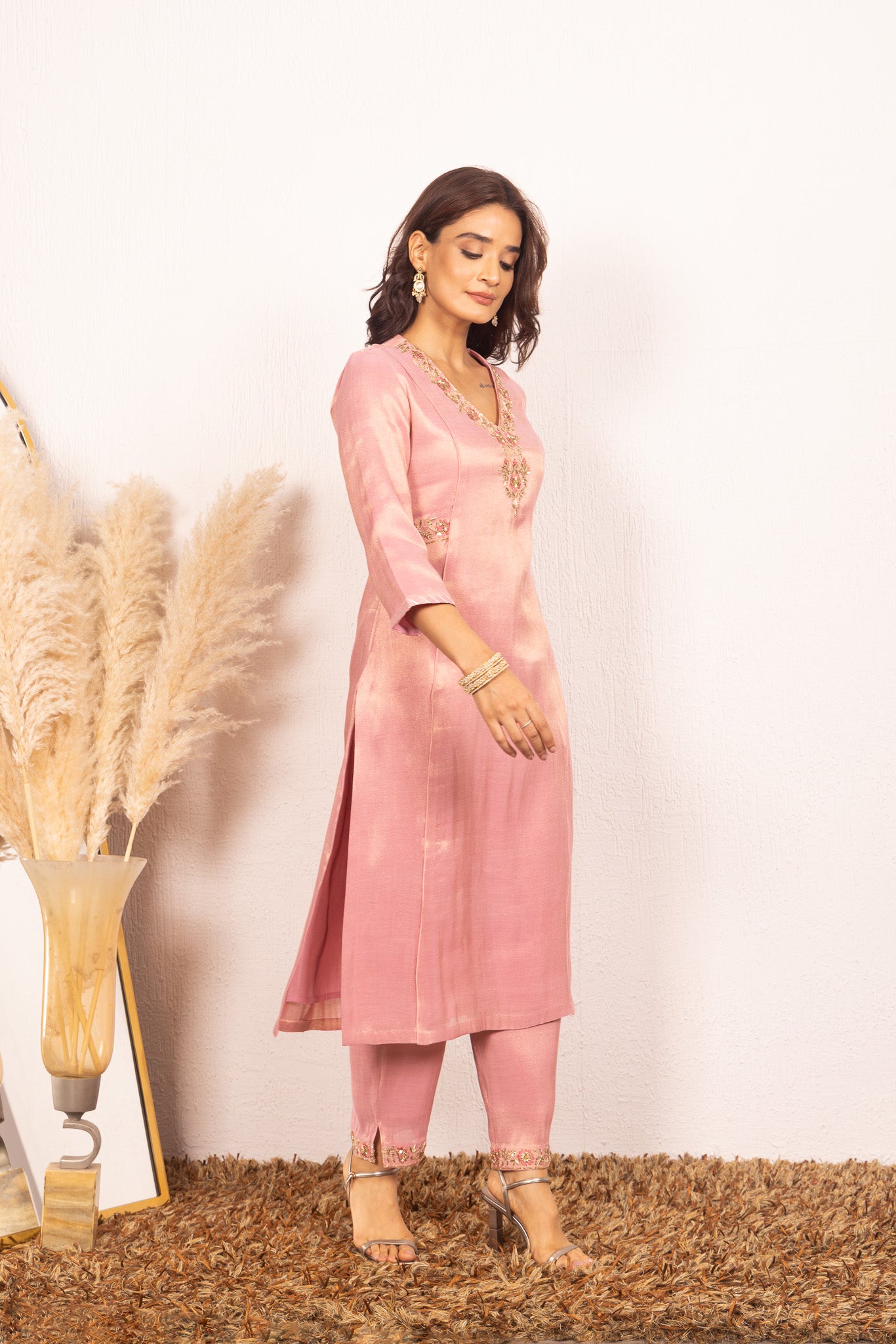 Suhani Pink Tissue Handcrafted Kurta Set