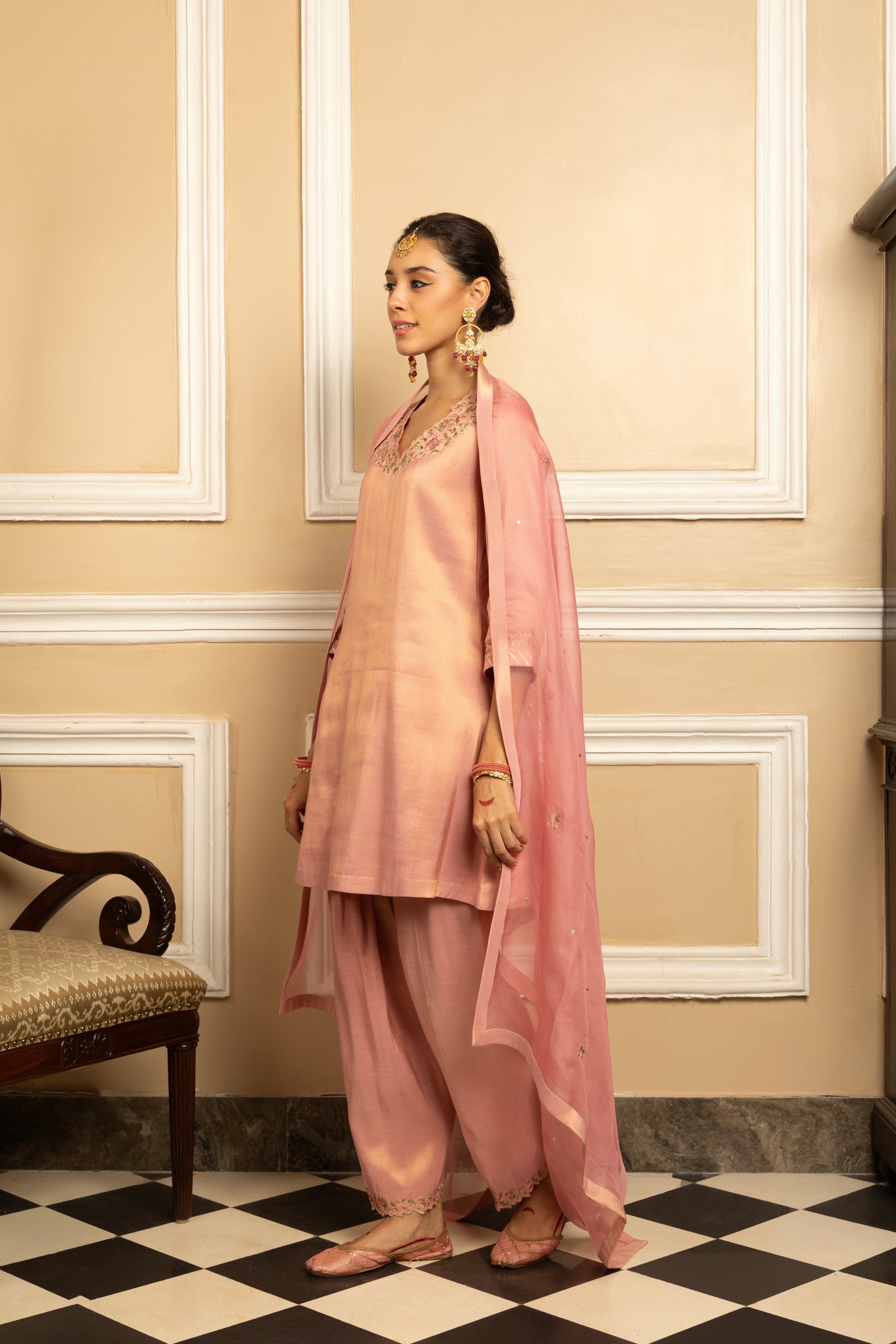 TAMANNAH BHATIA IN SAANVI PINK HANDCRAFTED TISSUE KURTA SET