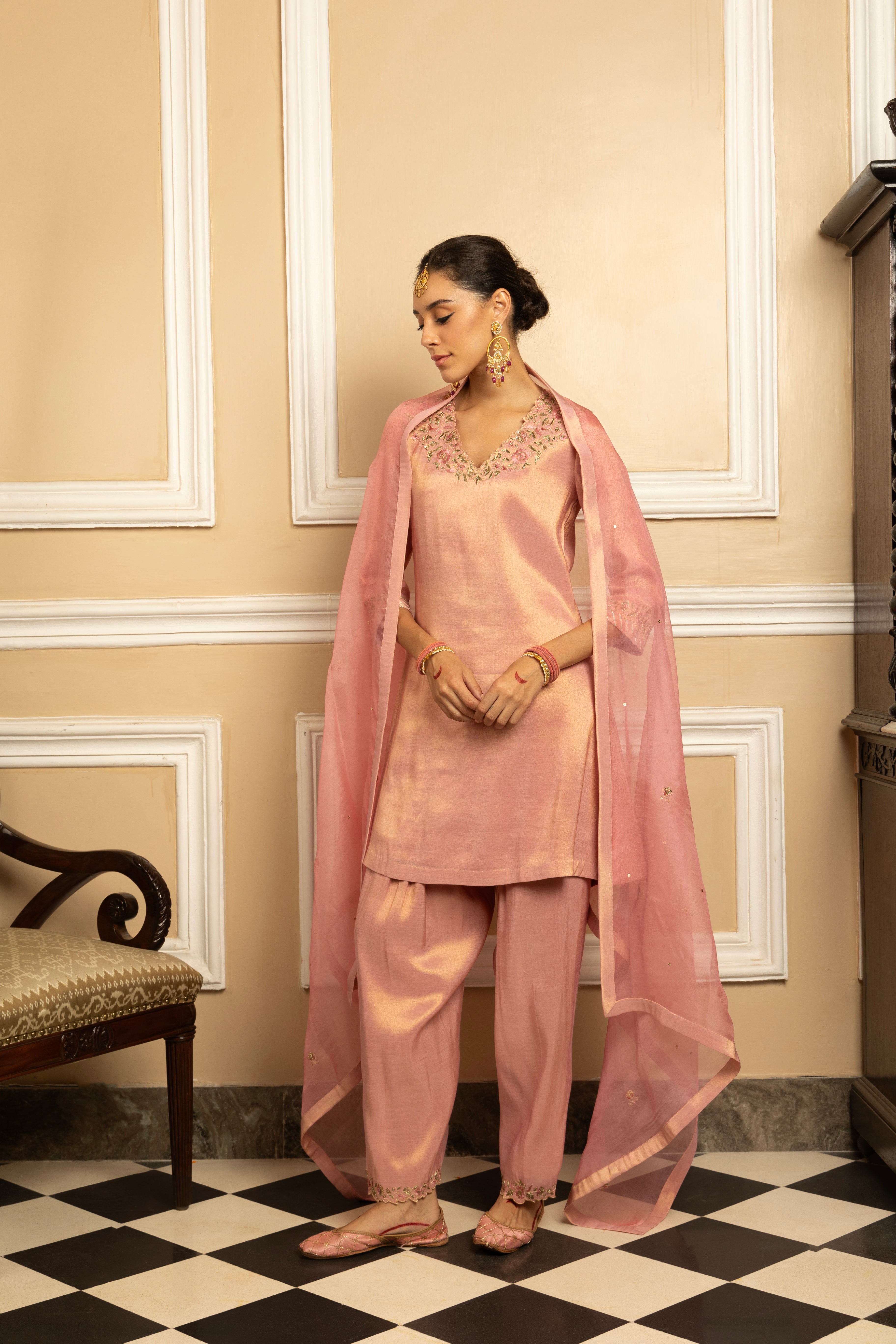 TAMANNAH BHATIA IN SAANVI PINK HANDCRAFTED TISSUE KURTA SET