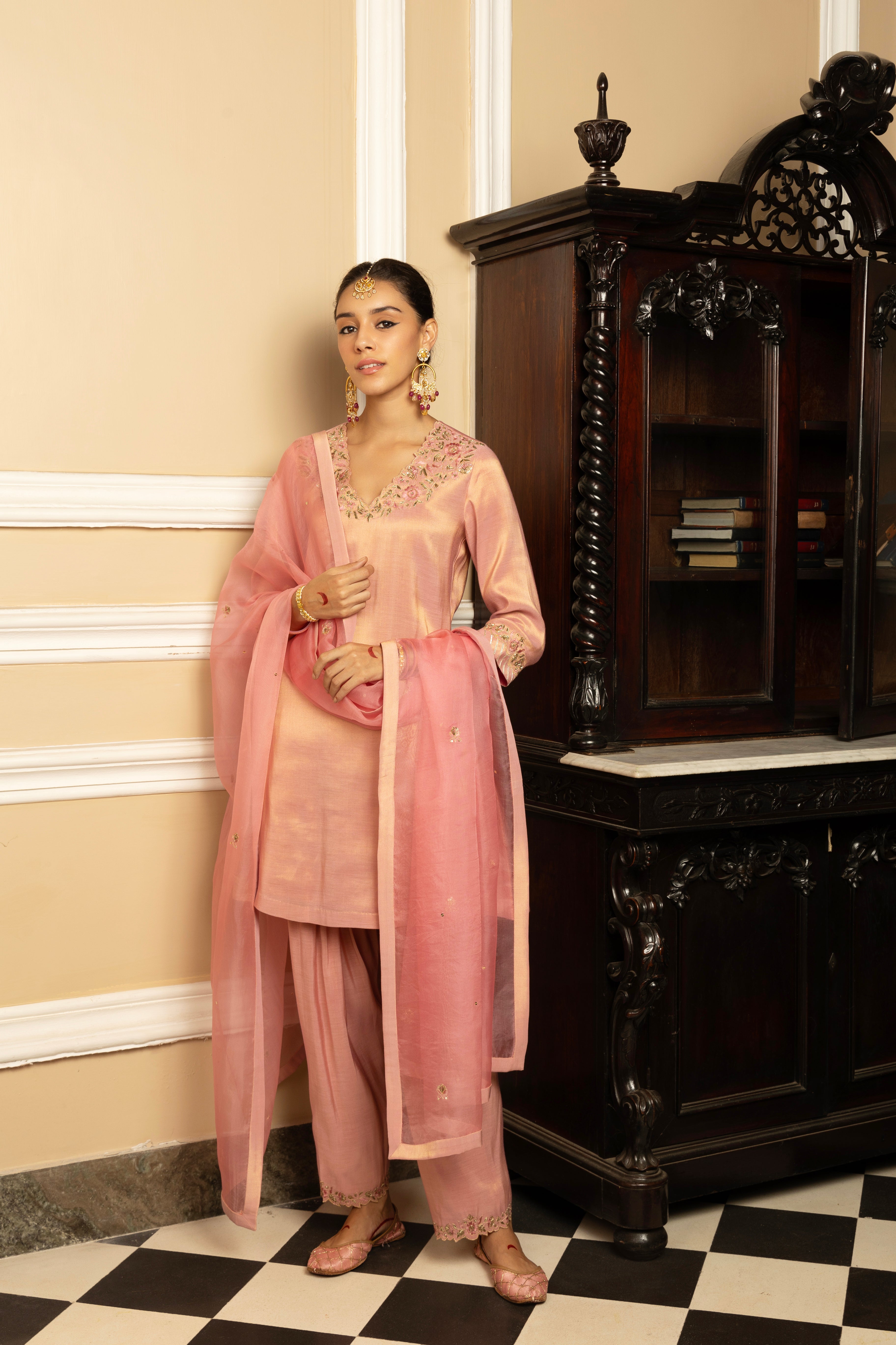 TAMANNAH BHATIA IN SAANVI PINK HANDCRAFTED TISSUE KURTA SET