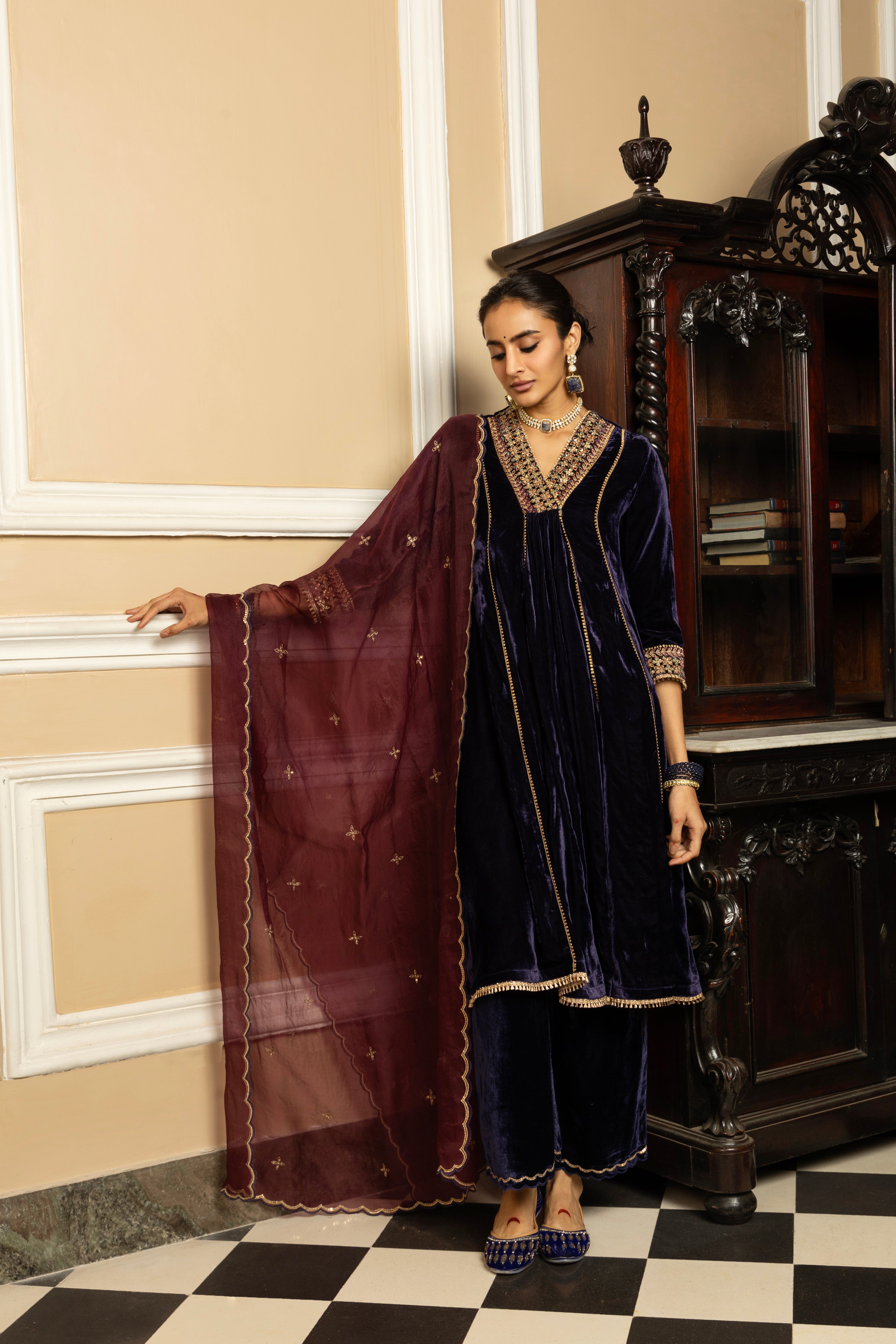 SANJANA BATRA IN ANOKHI BLUE SILK VELVET HANDCRAFTED KURTA SET