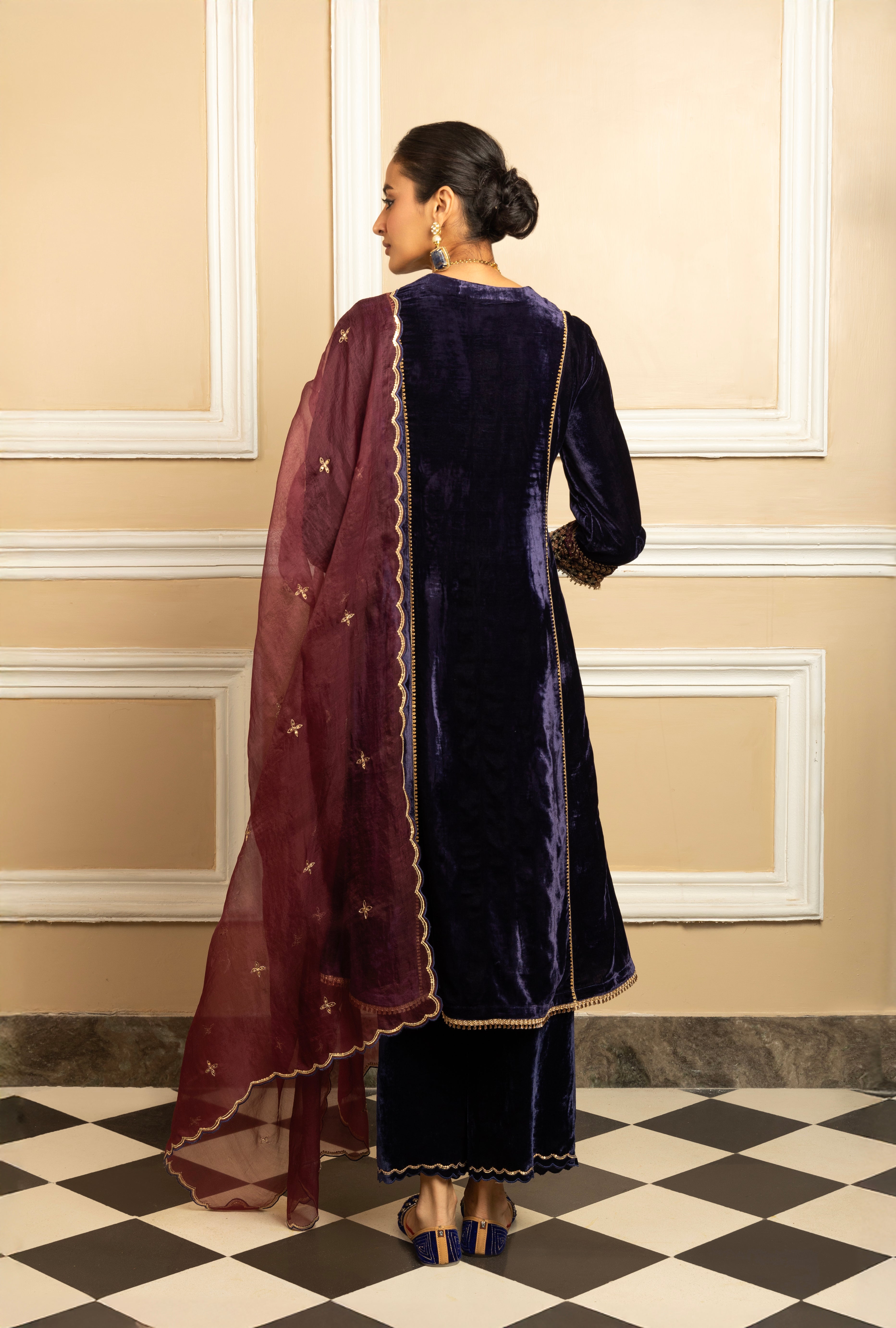 SANJANA BATRA IN ANOKHI BLUE SILK VELVET HANDCRAFTED KURTA SET