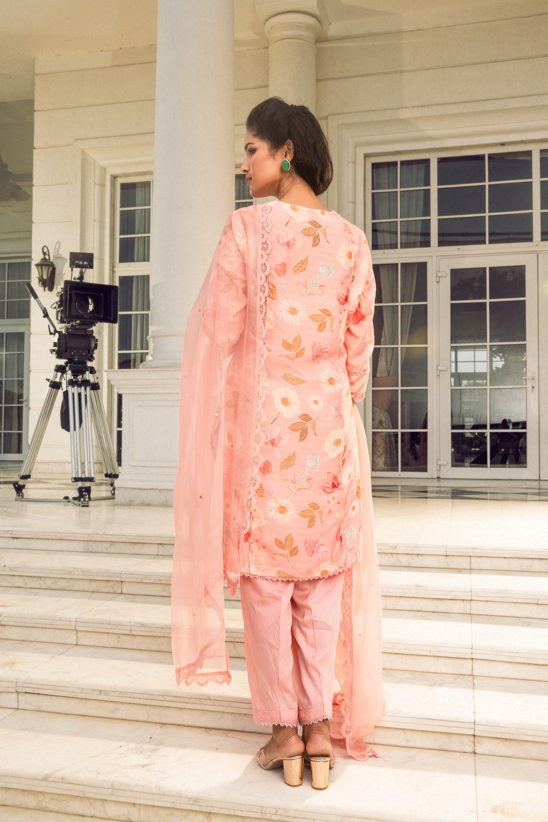 JASNOOR ANAND IN NAMYA PINK FLORAL PRINTED HANDCRAFTED SHORT KURTA SET(READY TO SHIP)