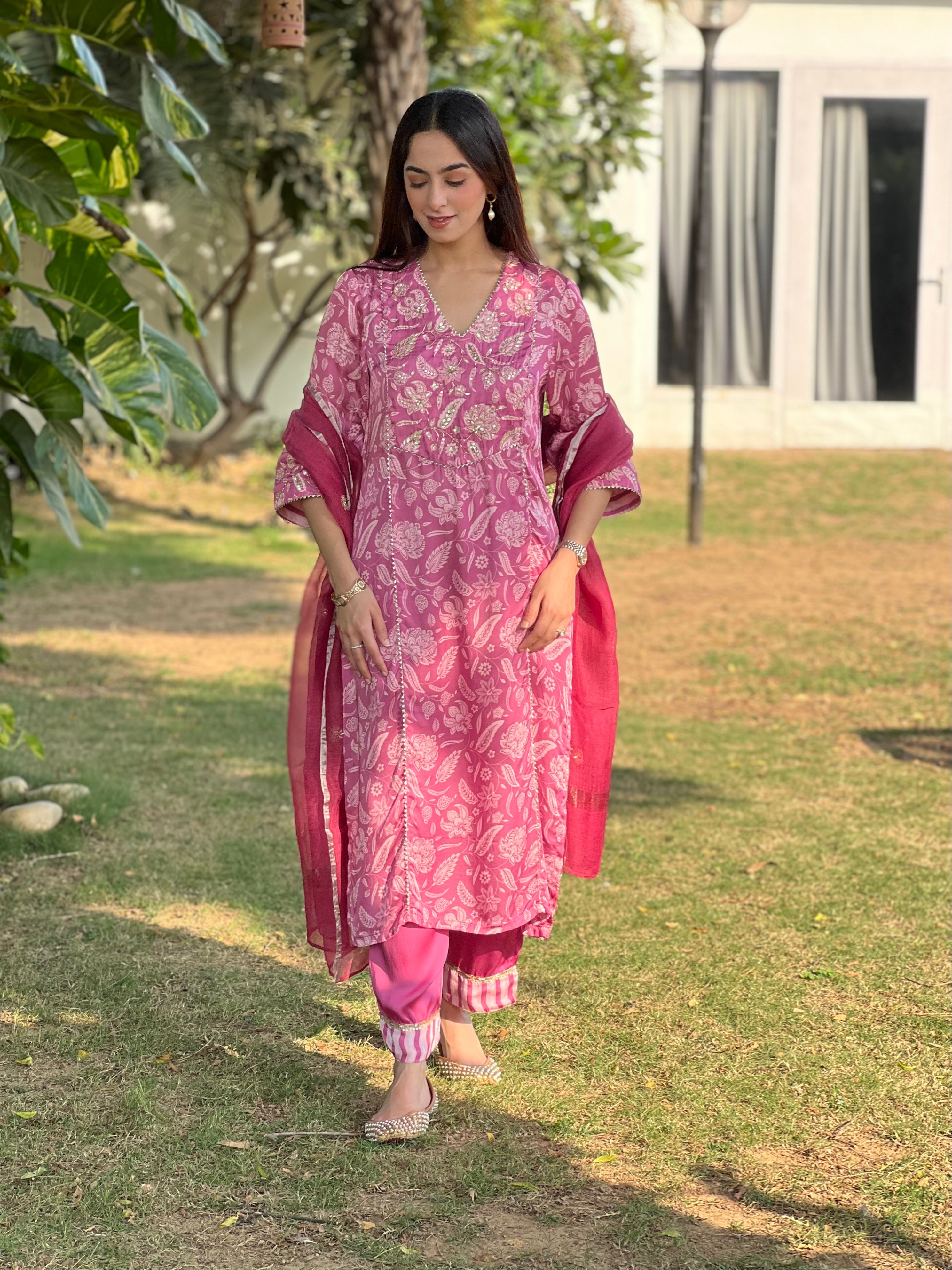 JASNOOR ANAND IN REBA PINK FLORAL PRINTED HANDCRAFTED KURTA SET