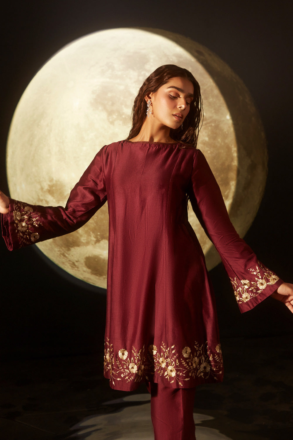 INAYAT MAROON SILK CHANDERI HANDCRAFTED KURTA SET WITH VELVET SHAWL