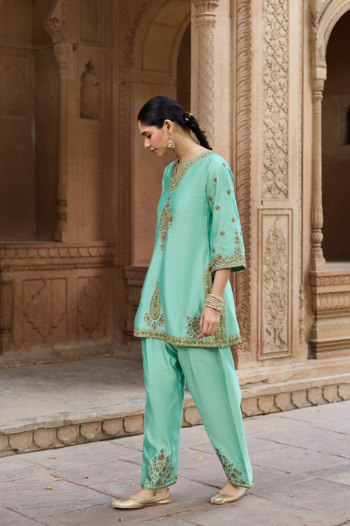 SHAHEEN SILK CHANDERI HANDCRAFTED TURQUOISE KURTA SET WITH FARSHI SALWAR