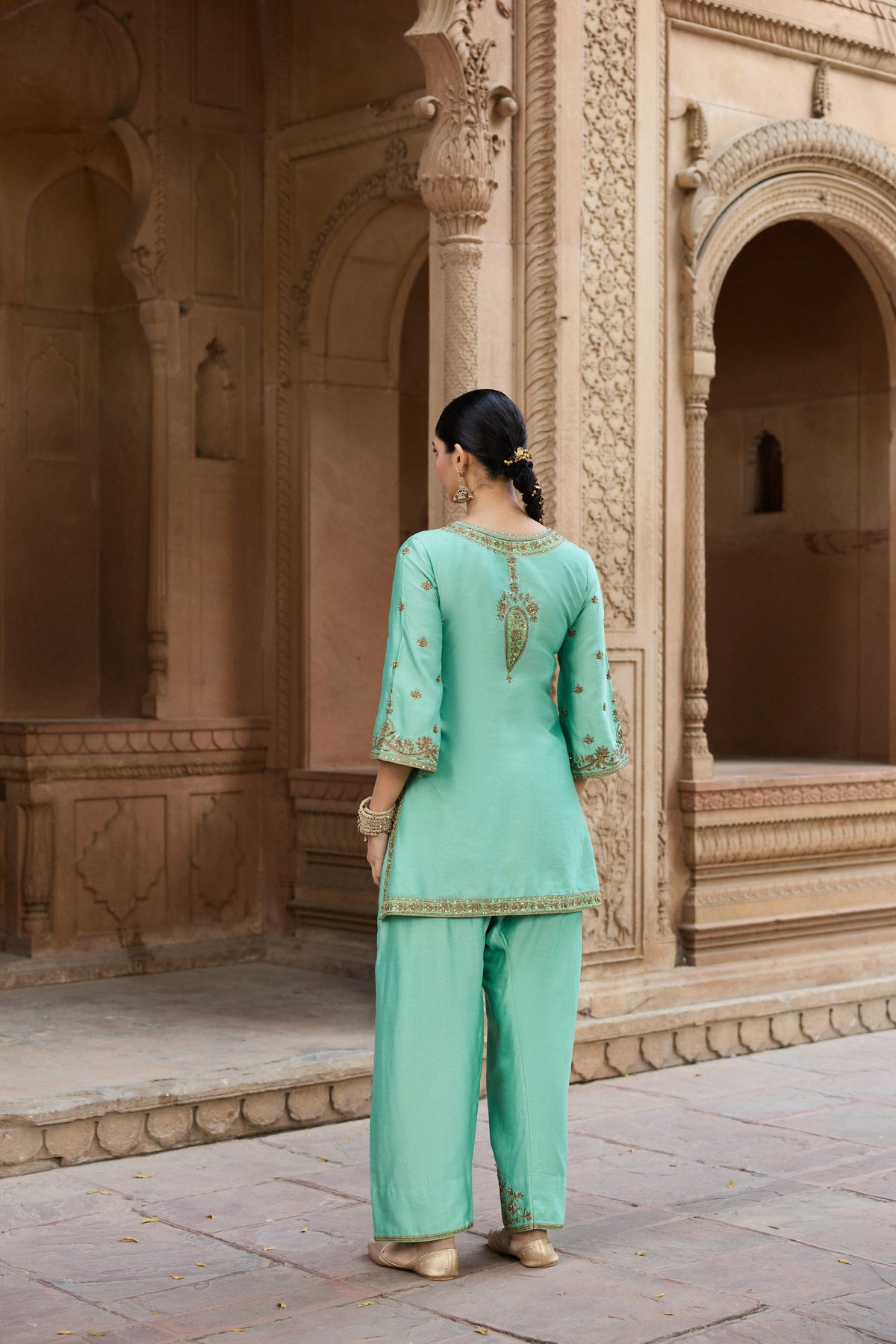 SHAHEEN SILK CHANDERI HANDCRAFTED TURQUOISE KURTA SET WITH FARSHI SALWAR