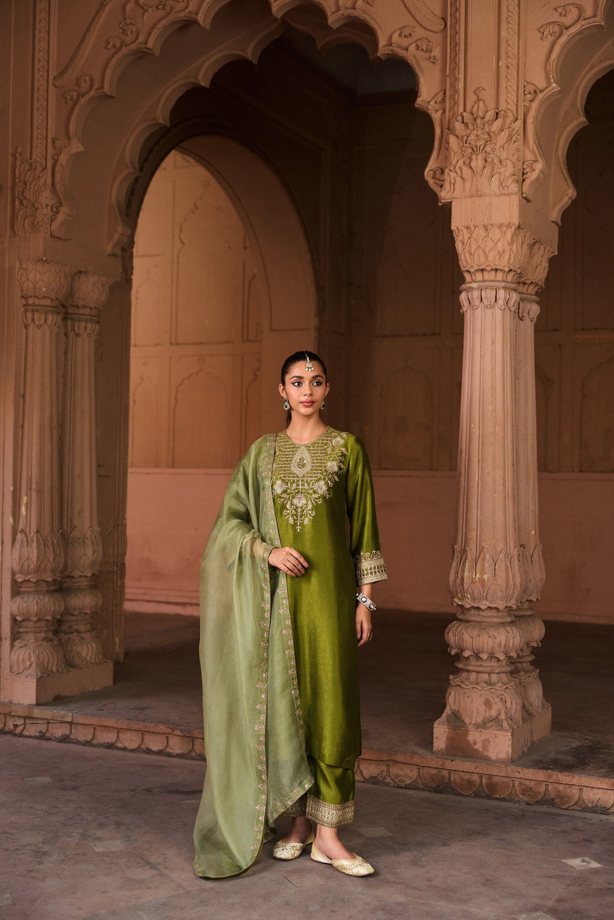 DEVYANI PURE SILK HANDCRAFTED OLIVE GREEN STRAIGHT KURTA SET