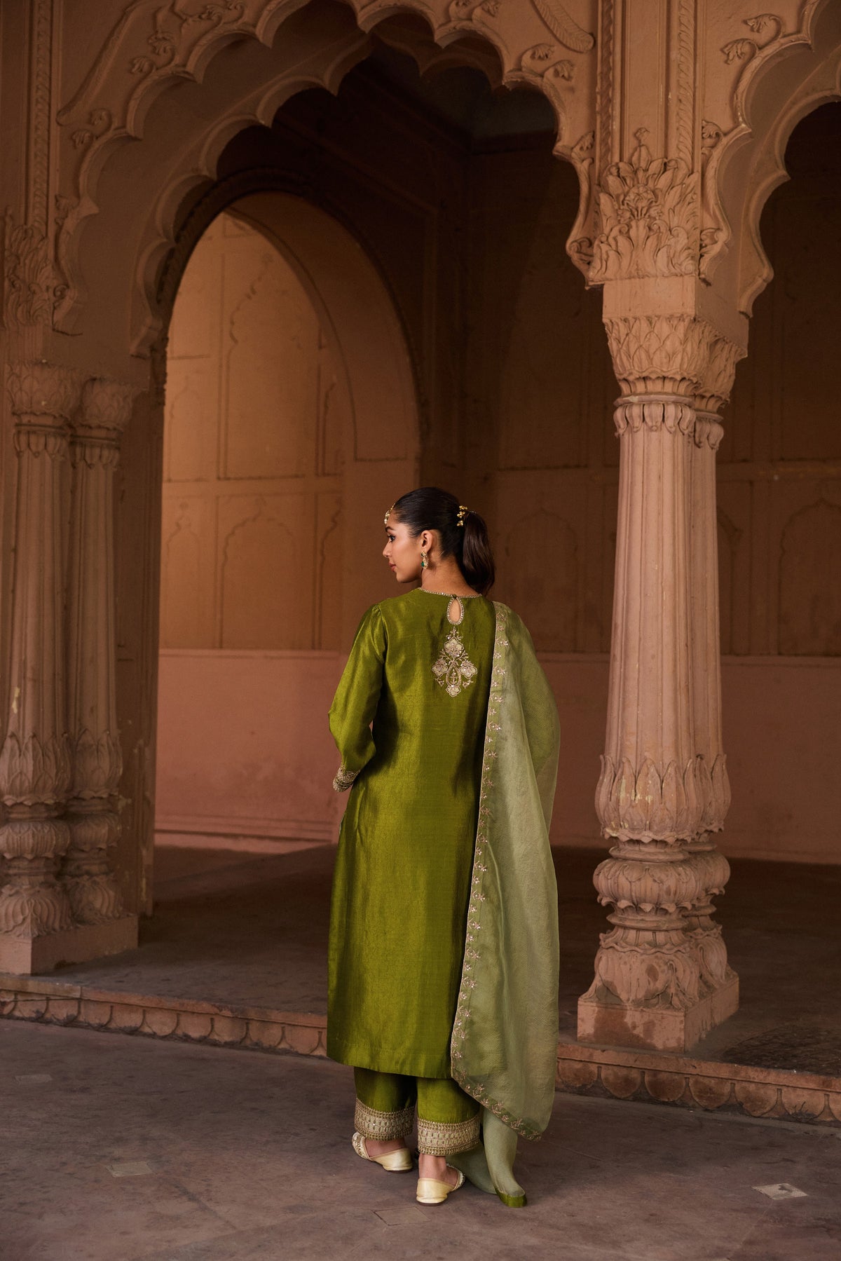 DEVYANI PURE SILK HANDCRAFTED OLIVE GREEN STRAIGHT KURTA SET