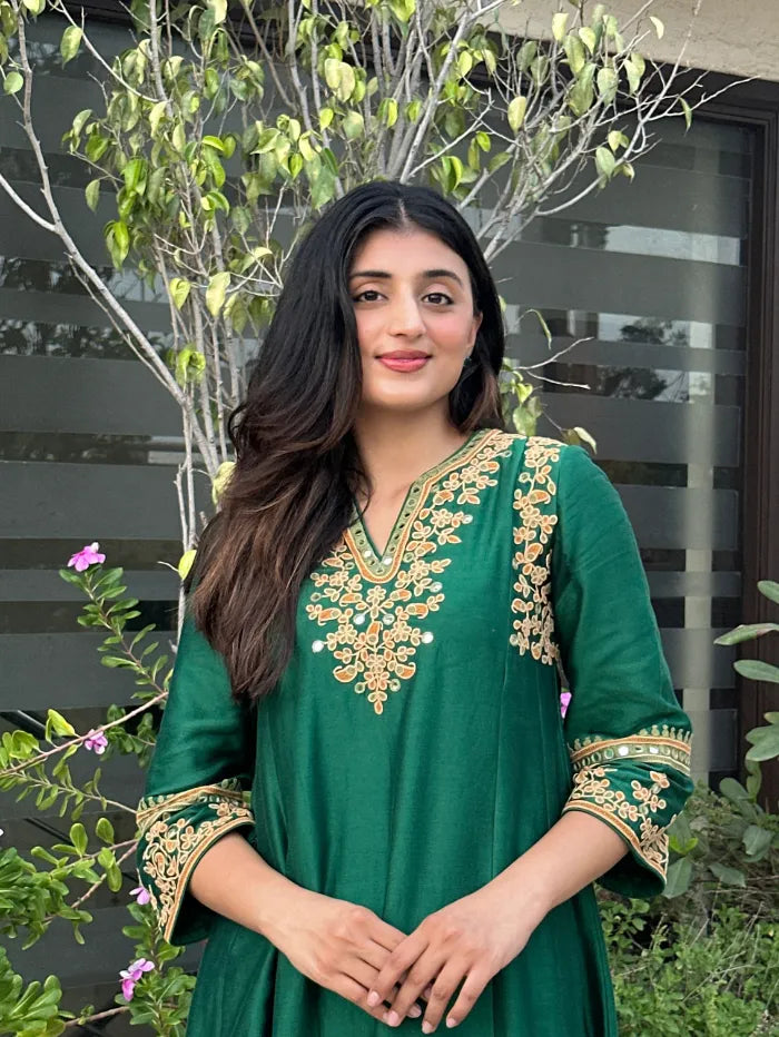 Aishwaryaa Singhal in Lehar Emerald Green Mirror Work Silk Chanderi Handcrafted Kurta Set