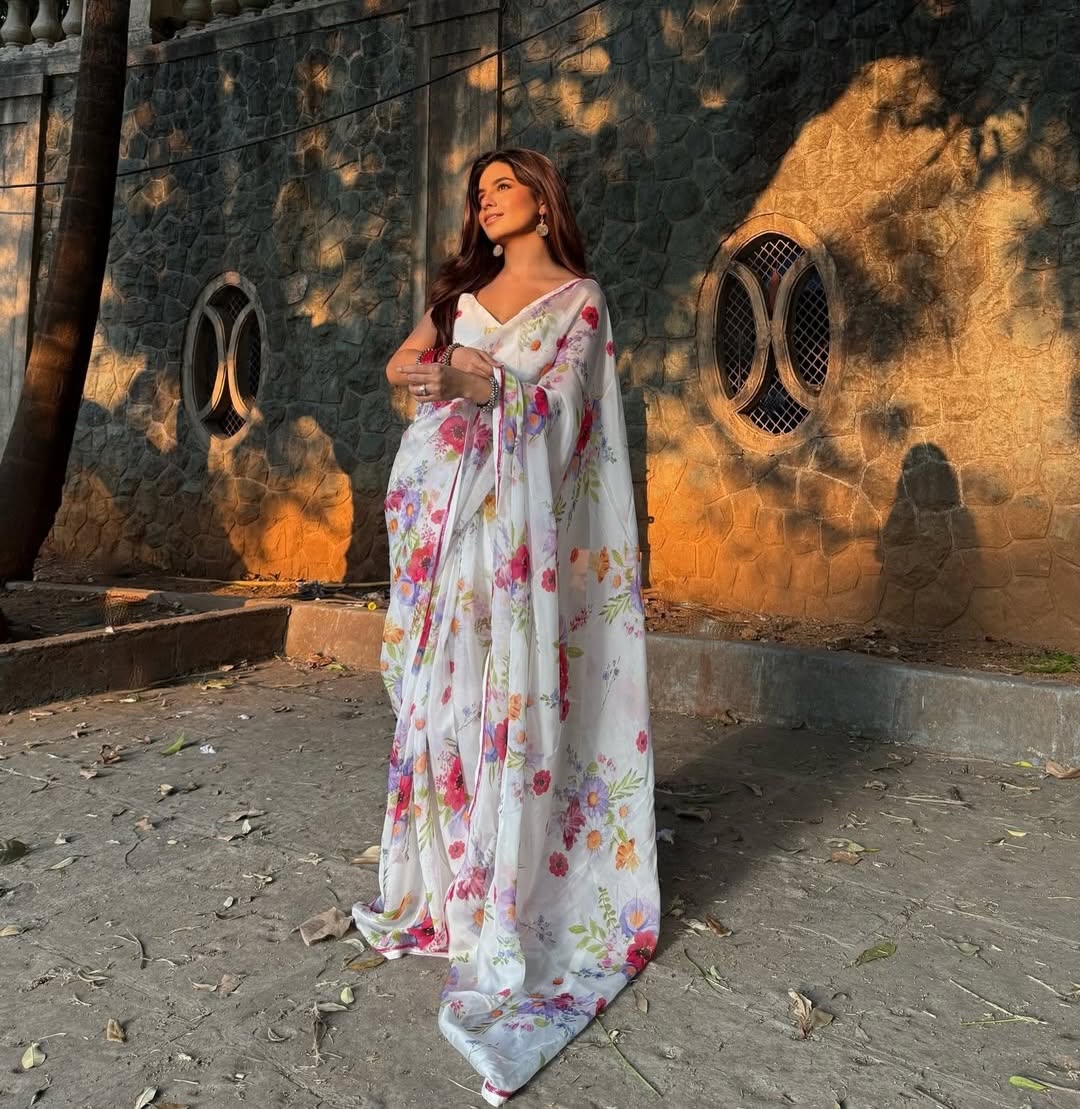 PRERNA MEHRA IN ARZOO WHITE FLORAL PRINTED HANDCRAFTED ORGANZA SAREE