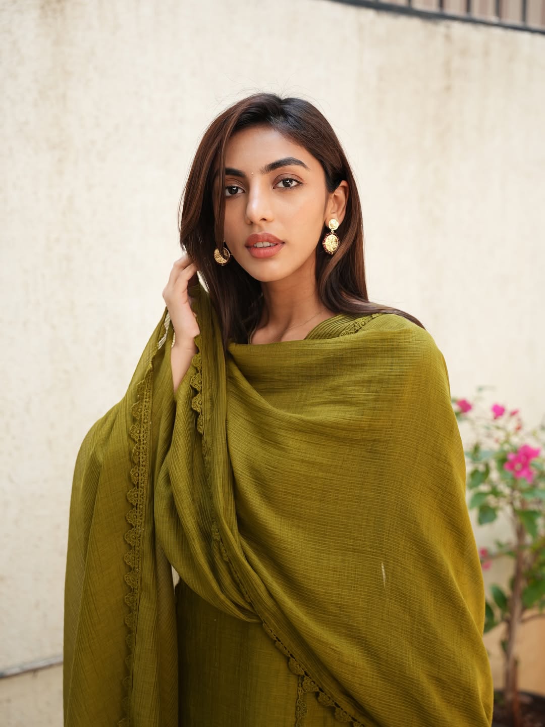 Mallaikaa Chheda in Amara Olive Green Cotton-Silk Chanderi Kurta Set