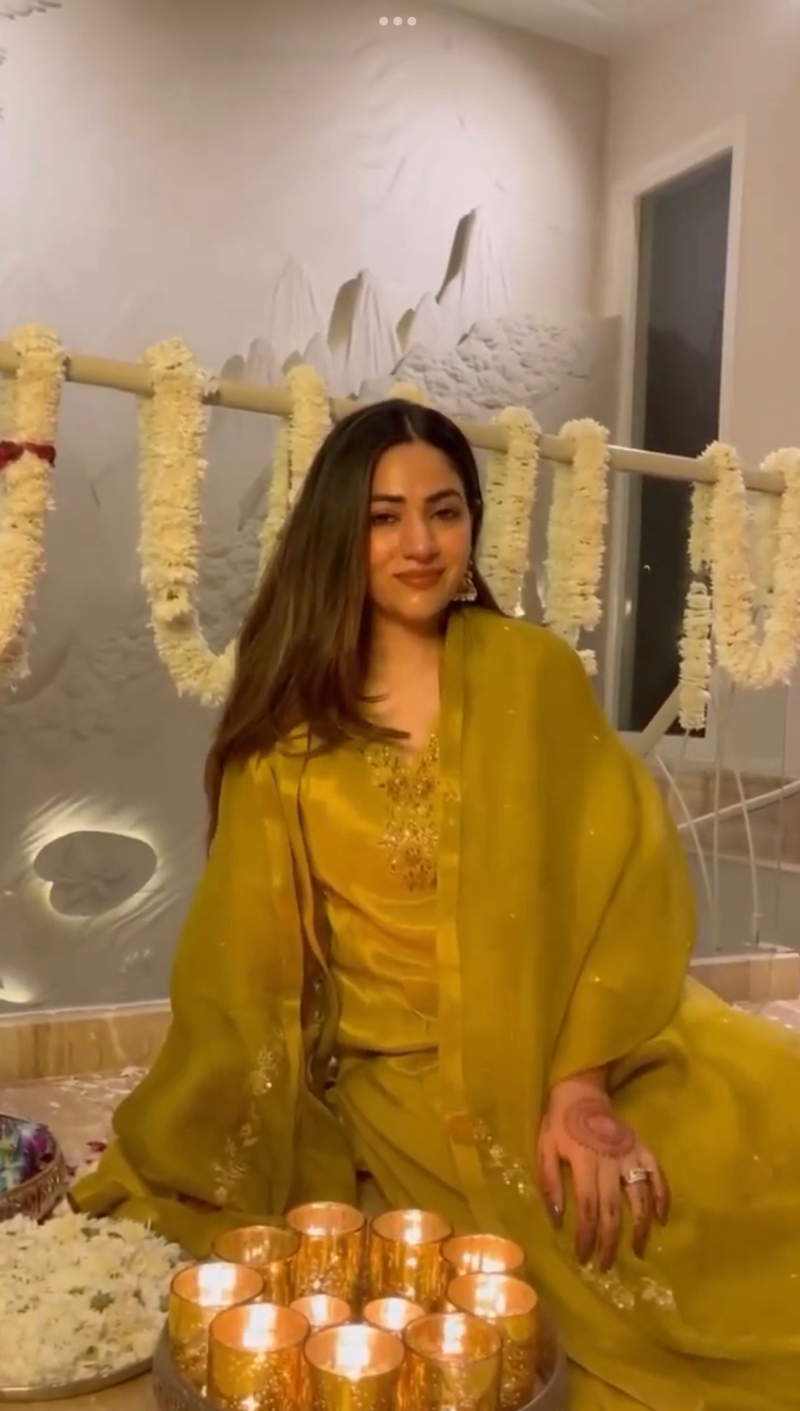 ANISHA SETHI IN SUHANI MUSTARD TISSUE HANDCRAFTED KURTA SET