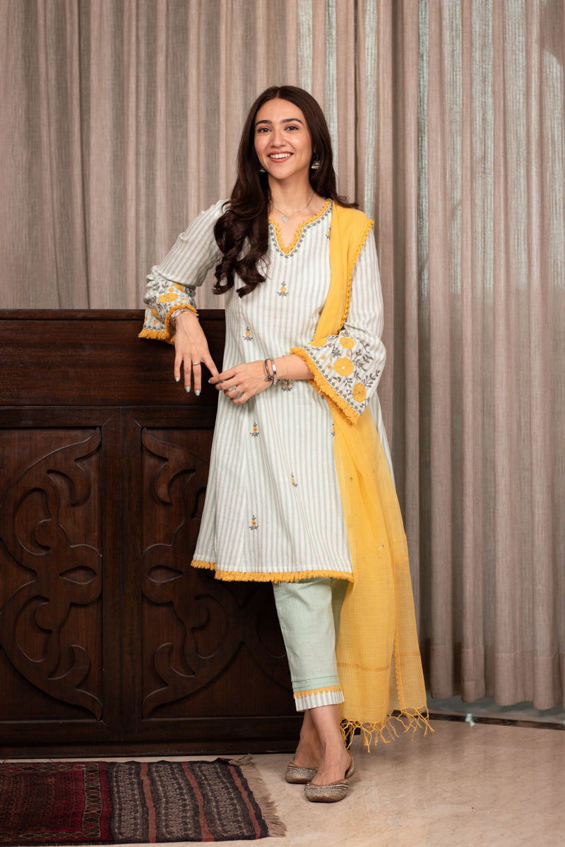 SAHIBA BALI IN RESHM CORAL JACQUARD EMBROIDERED KURTA SET