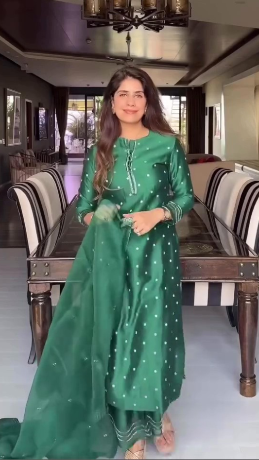 Mehal Kejriwal in Chand Jacquard Silk Chanderi Embroidered Emerald Green Straight Kurta Set