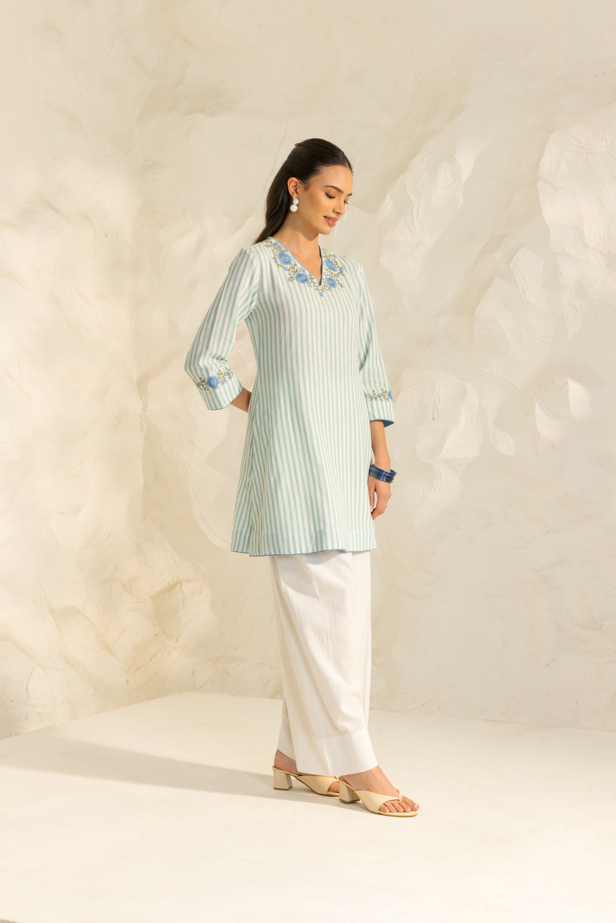 Arisha Amitha in Zainab Green Embroidered Yarn Dyed Handcrafted Kurta Set with Farshi Salwar