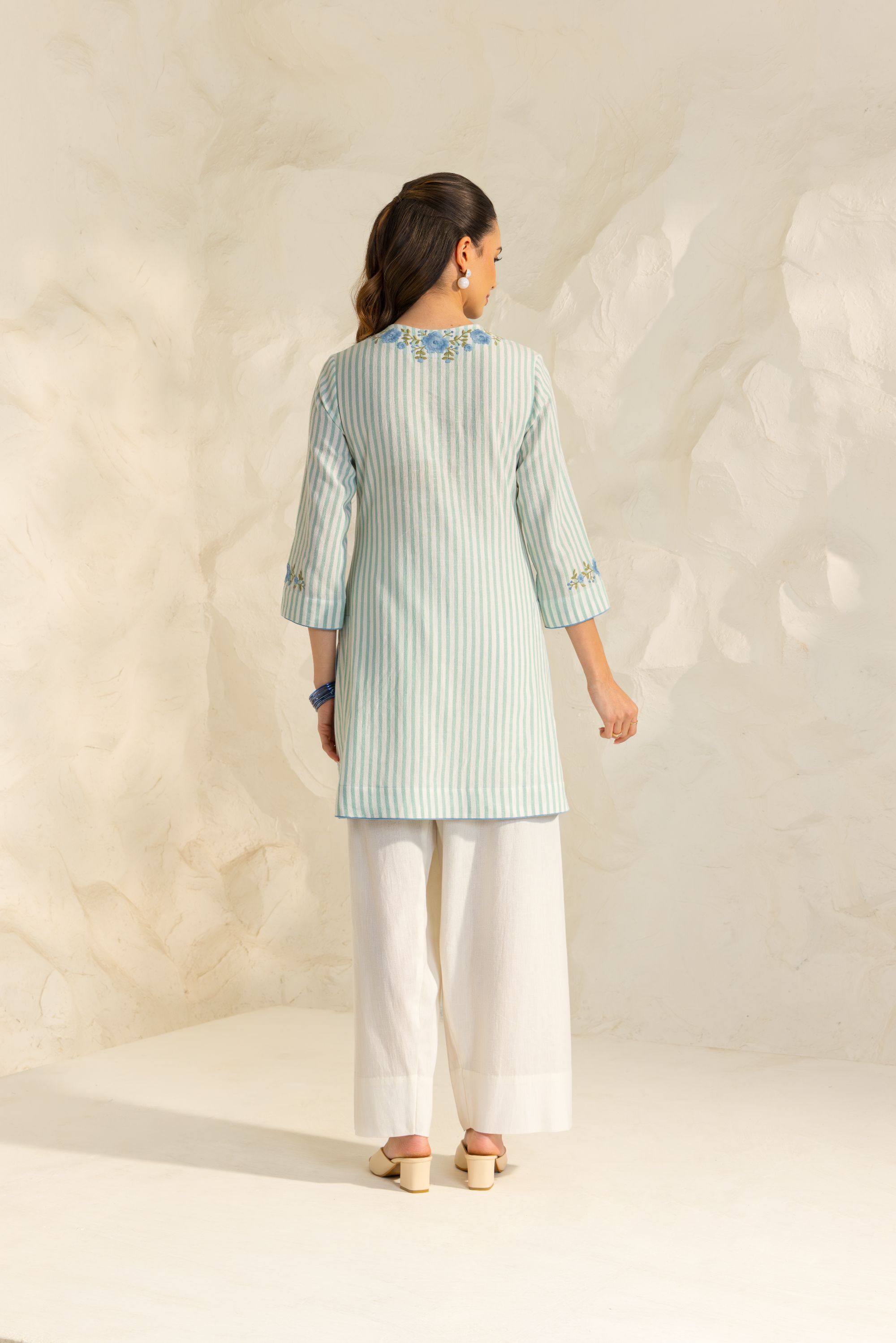 Arisha Amitha in Zainab Green Embroidered Yarn Dyed Handcrafted Kurta Set with Farshi Salwar