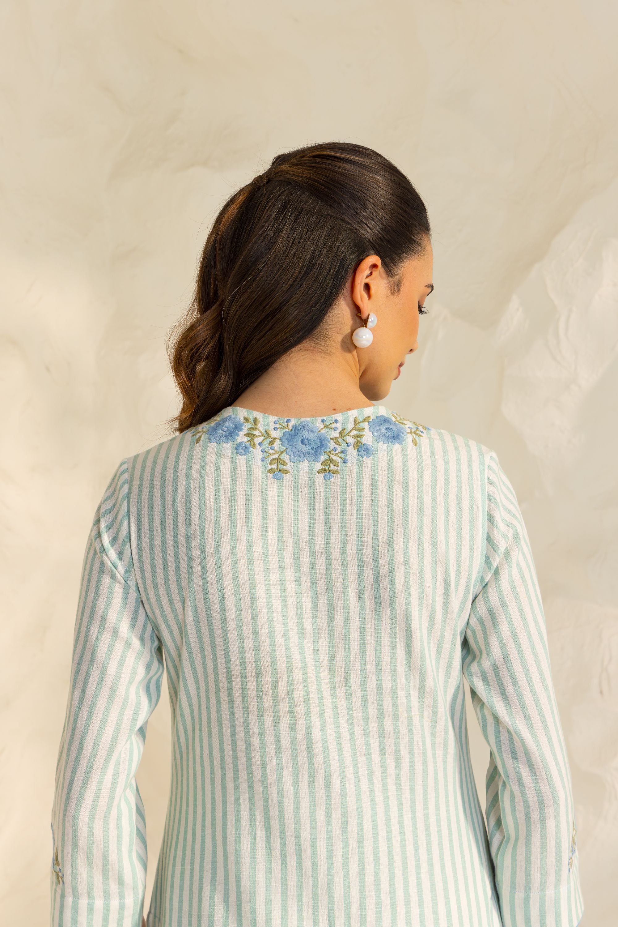 Arisha Amitha in Zainab Green Embroidered Yarn Dyed Handcrafted Kurta Set with Farshi Salwar
