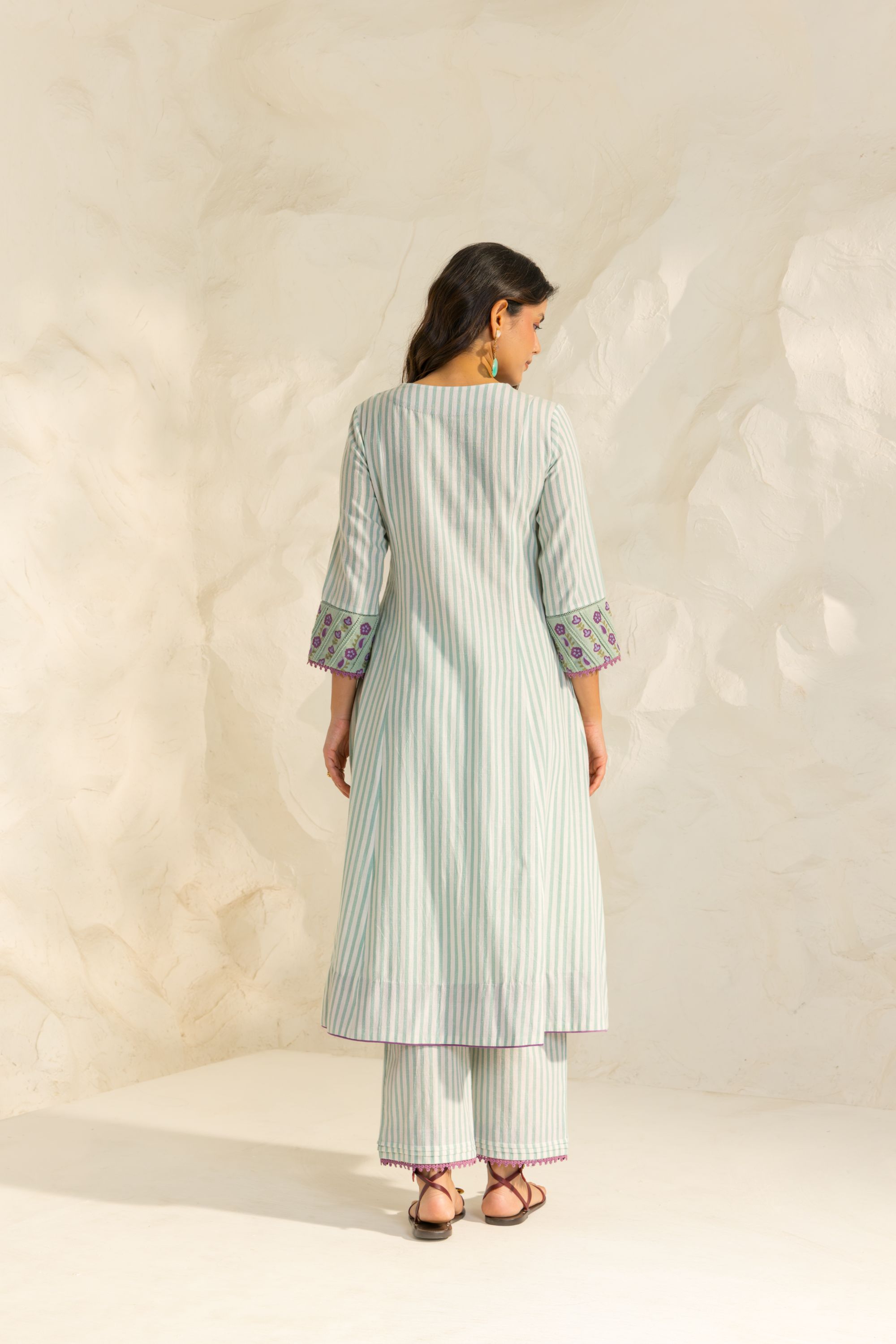 Zareen Green Embroidered Yarn Dyed Handcrafted Kurta Set